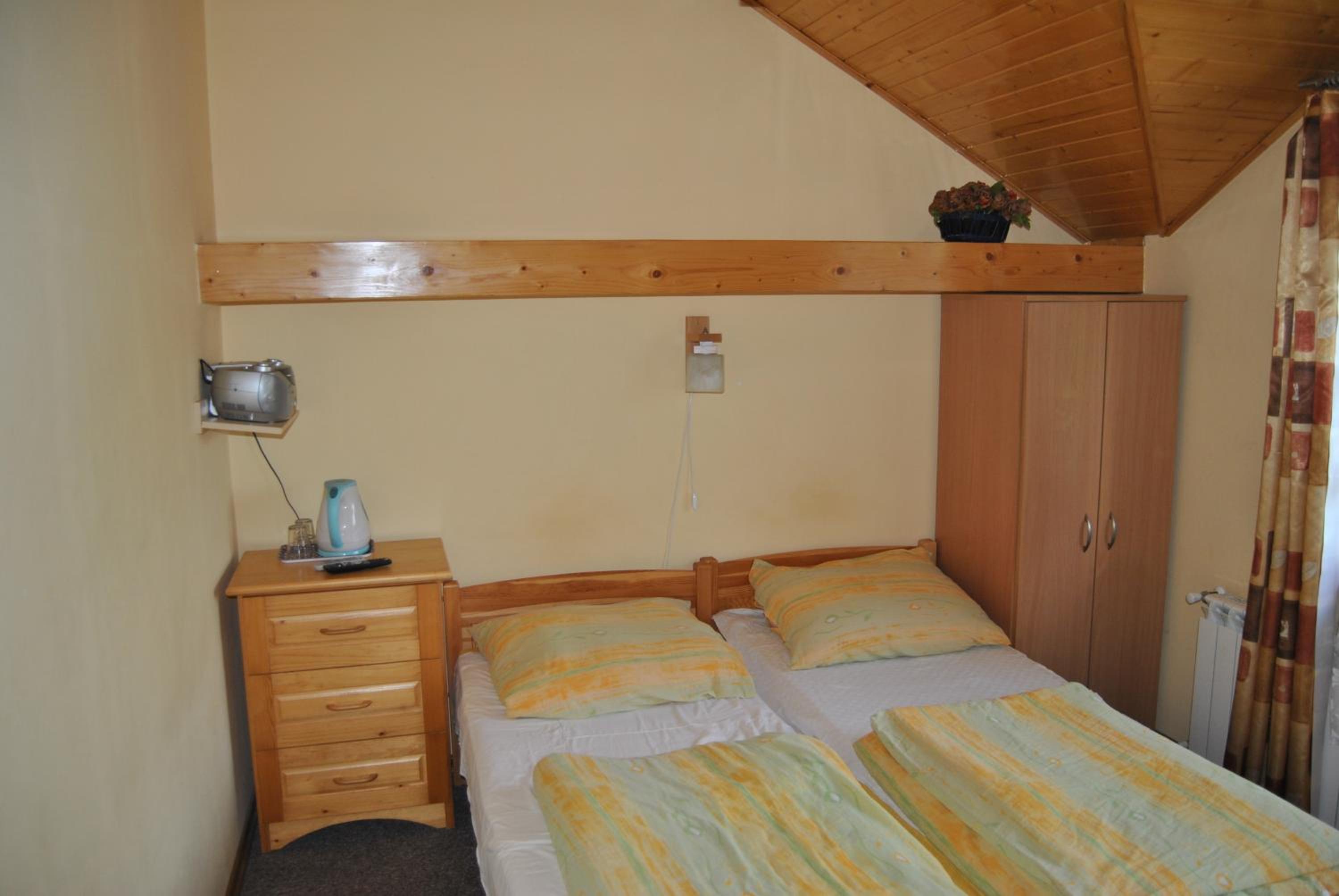 Twin Room - Photo 6