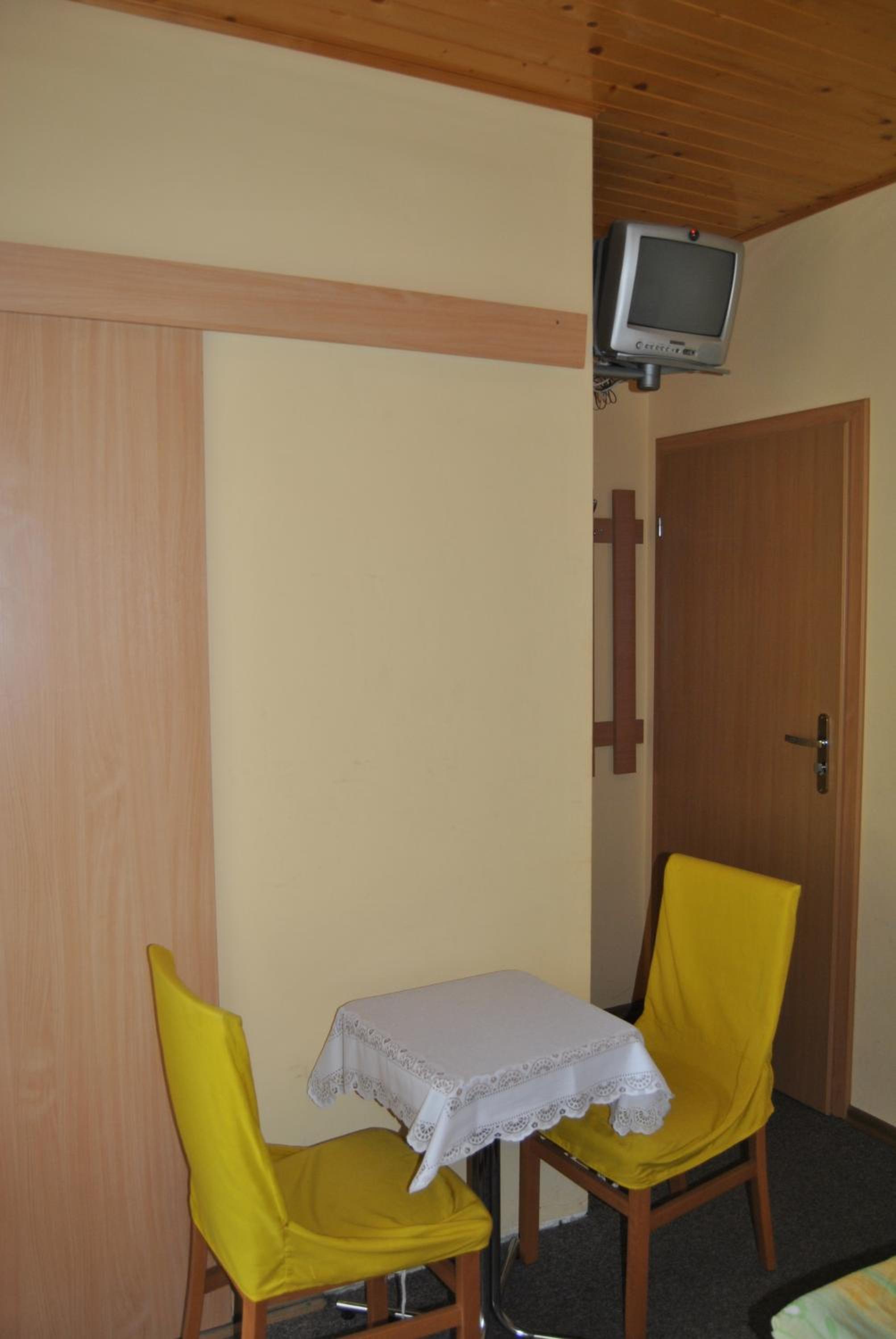 Twin Room - Photo 7