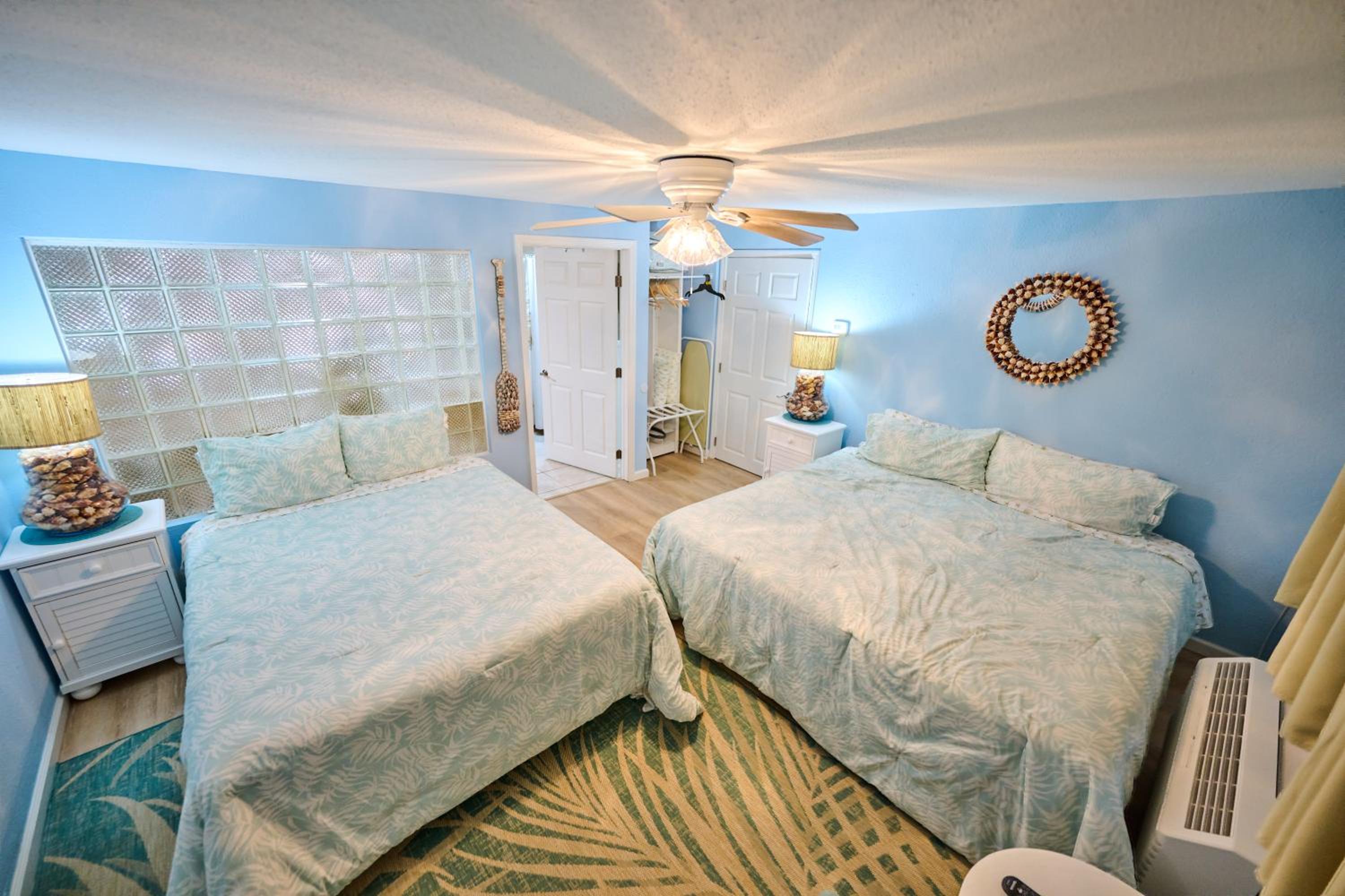 Deluxe King Suite photo 2