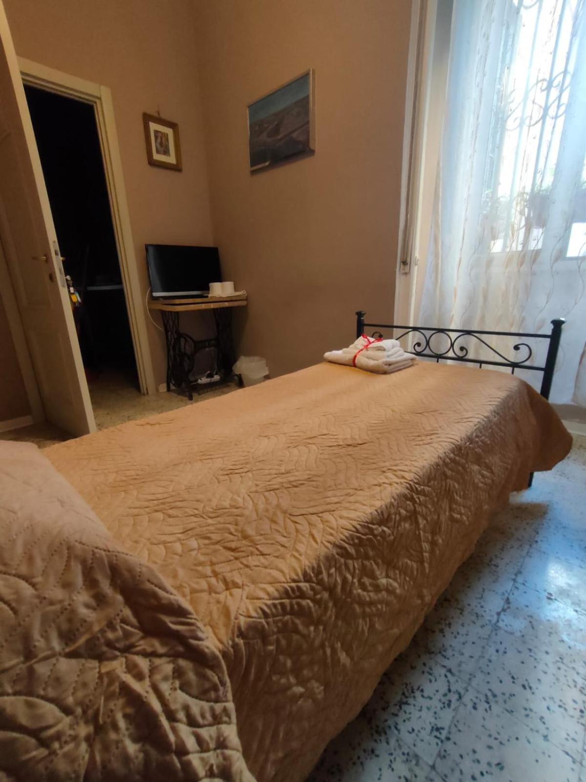 Standard Single Room with Shared Bathroom