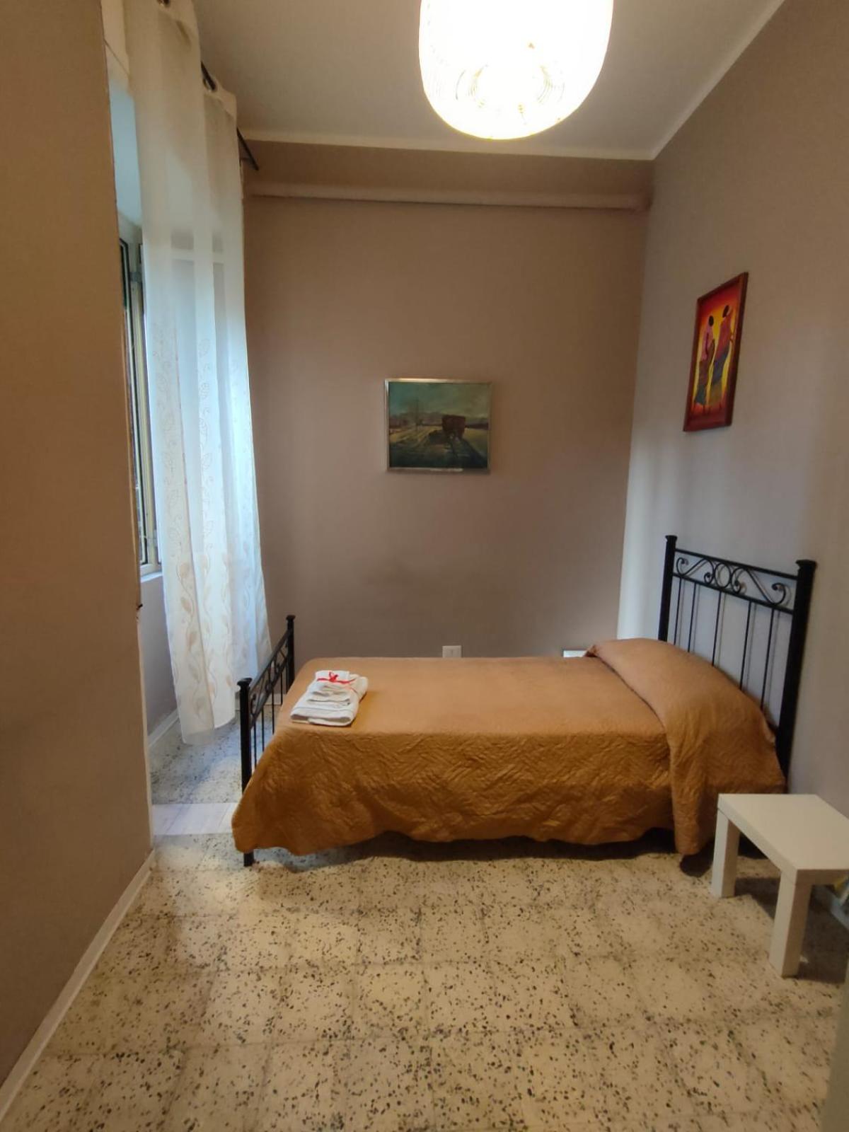 Standard Single Room with Shared Bathroom photo 2