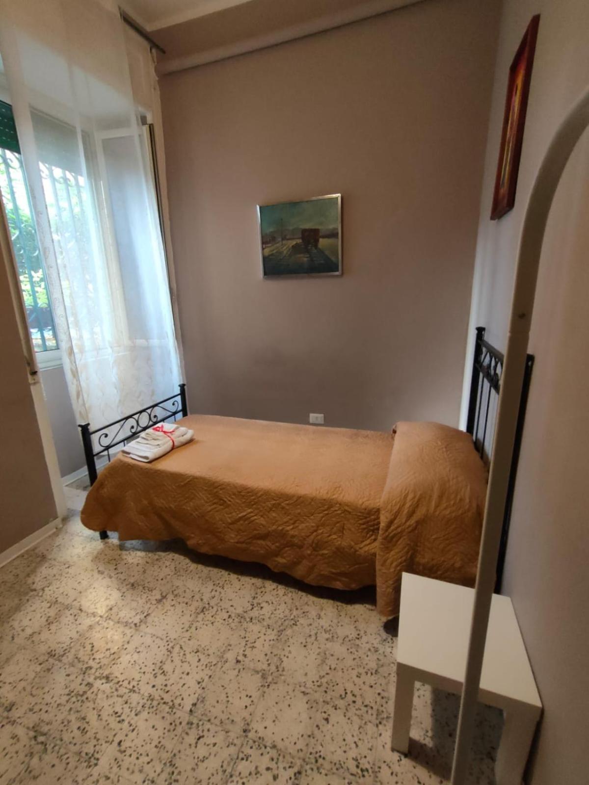Standard Single Room with Shared Bathroom photo 3