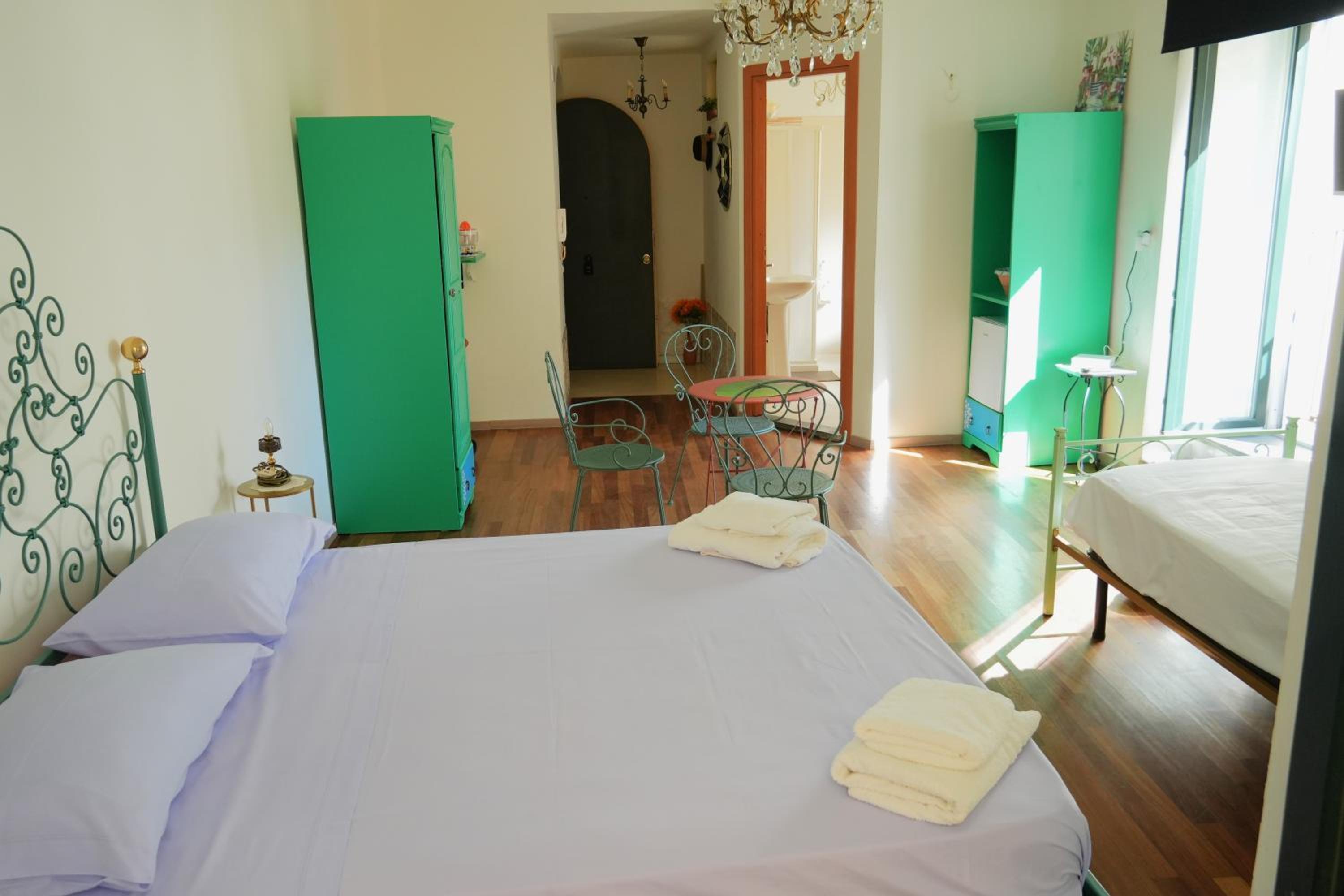 Studio Apartment with Balcony