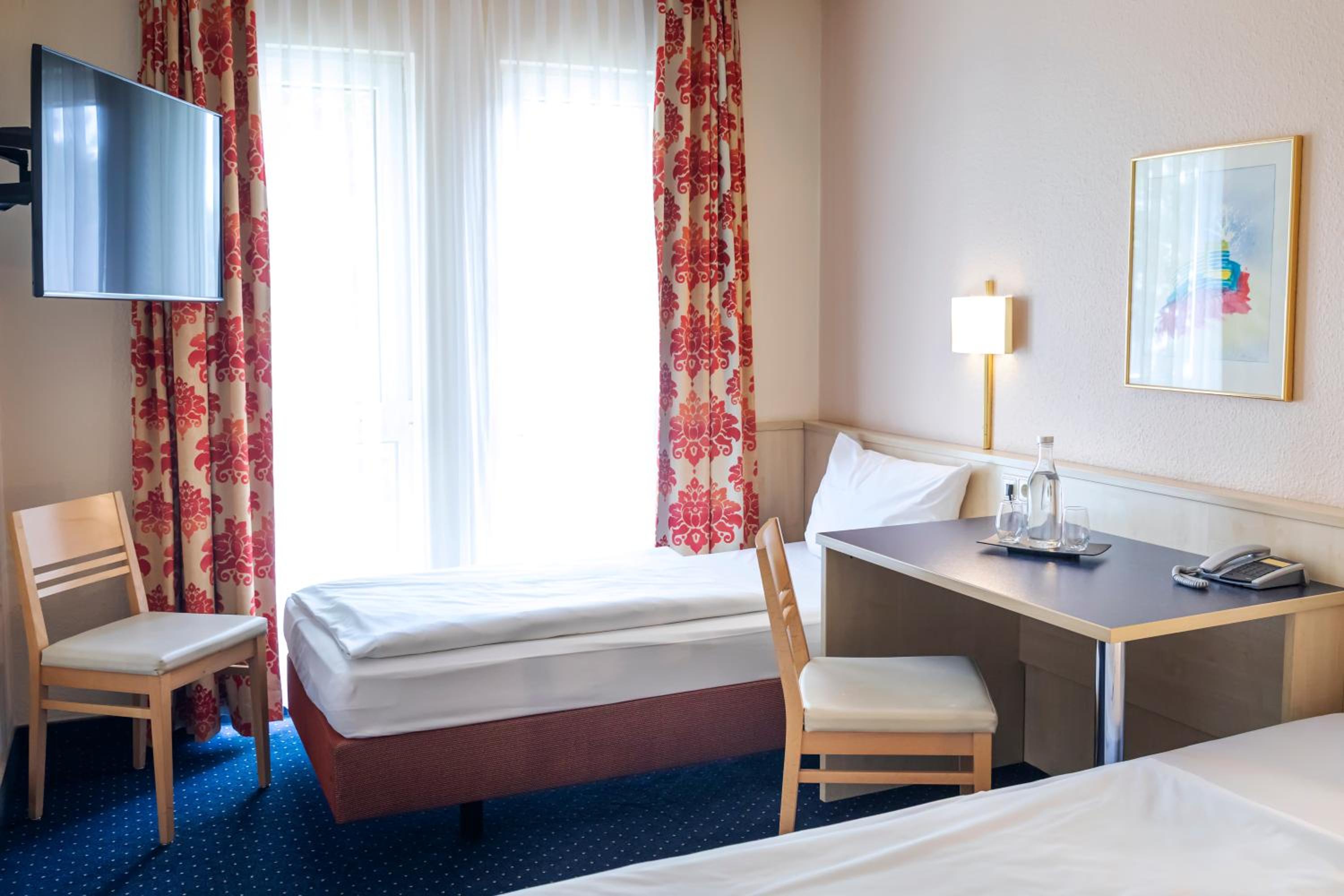 Business Twin Room photo 3