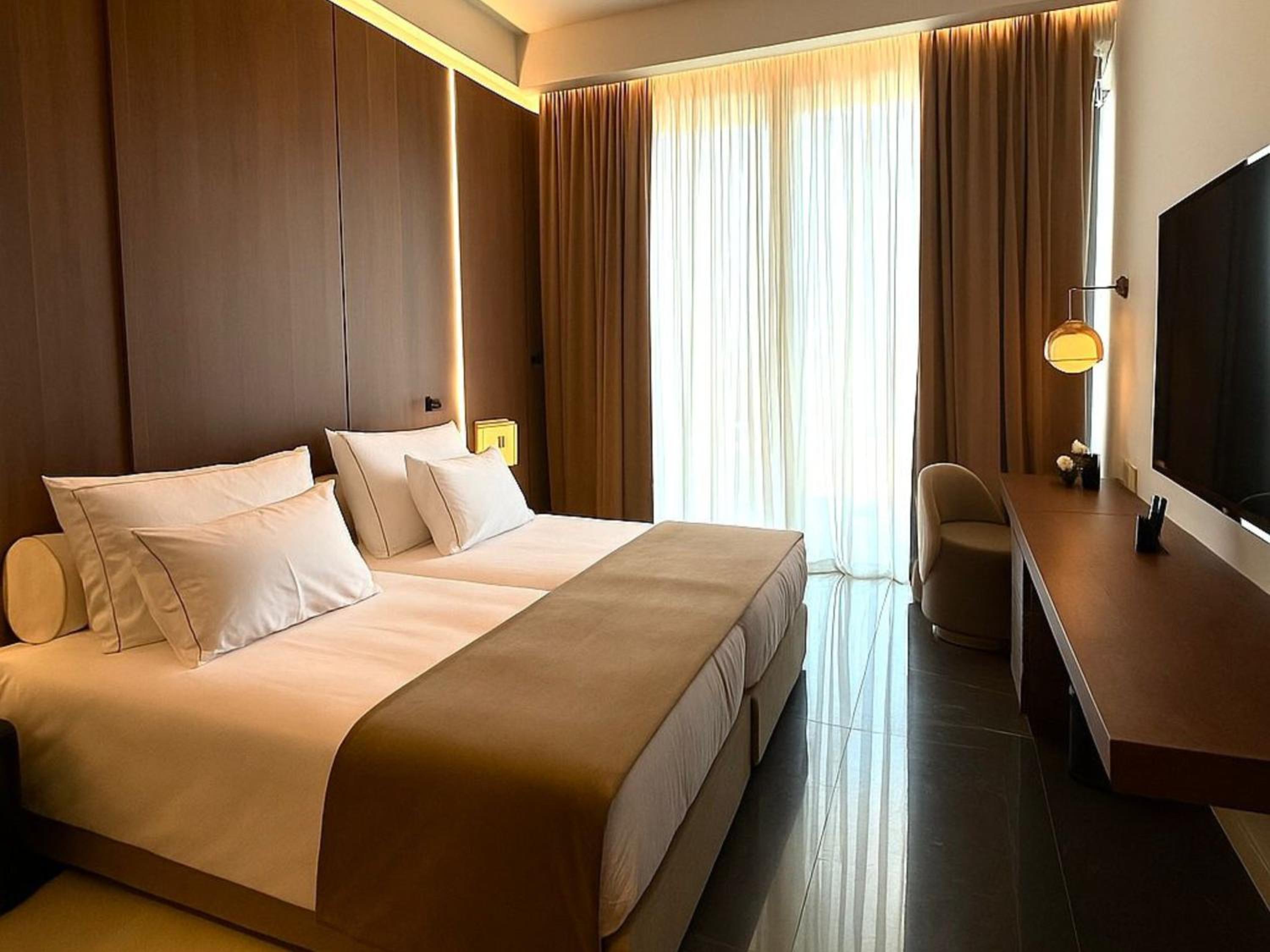 Deluxe Room Inland View