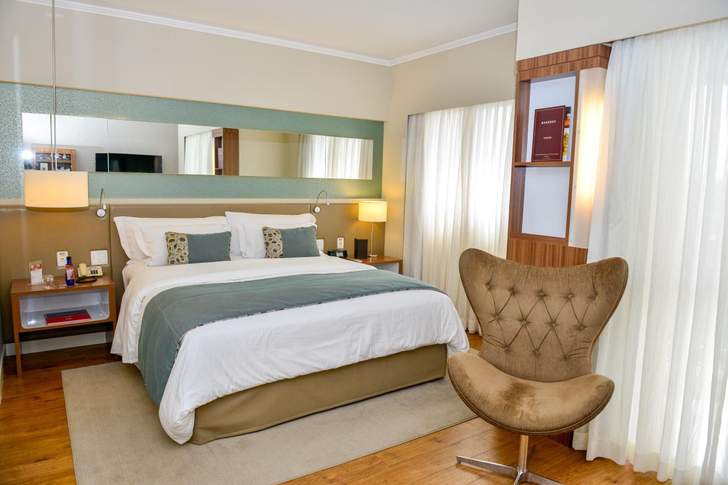 Business Class Queen Room - Photo 1