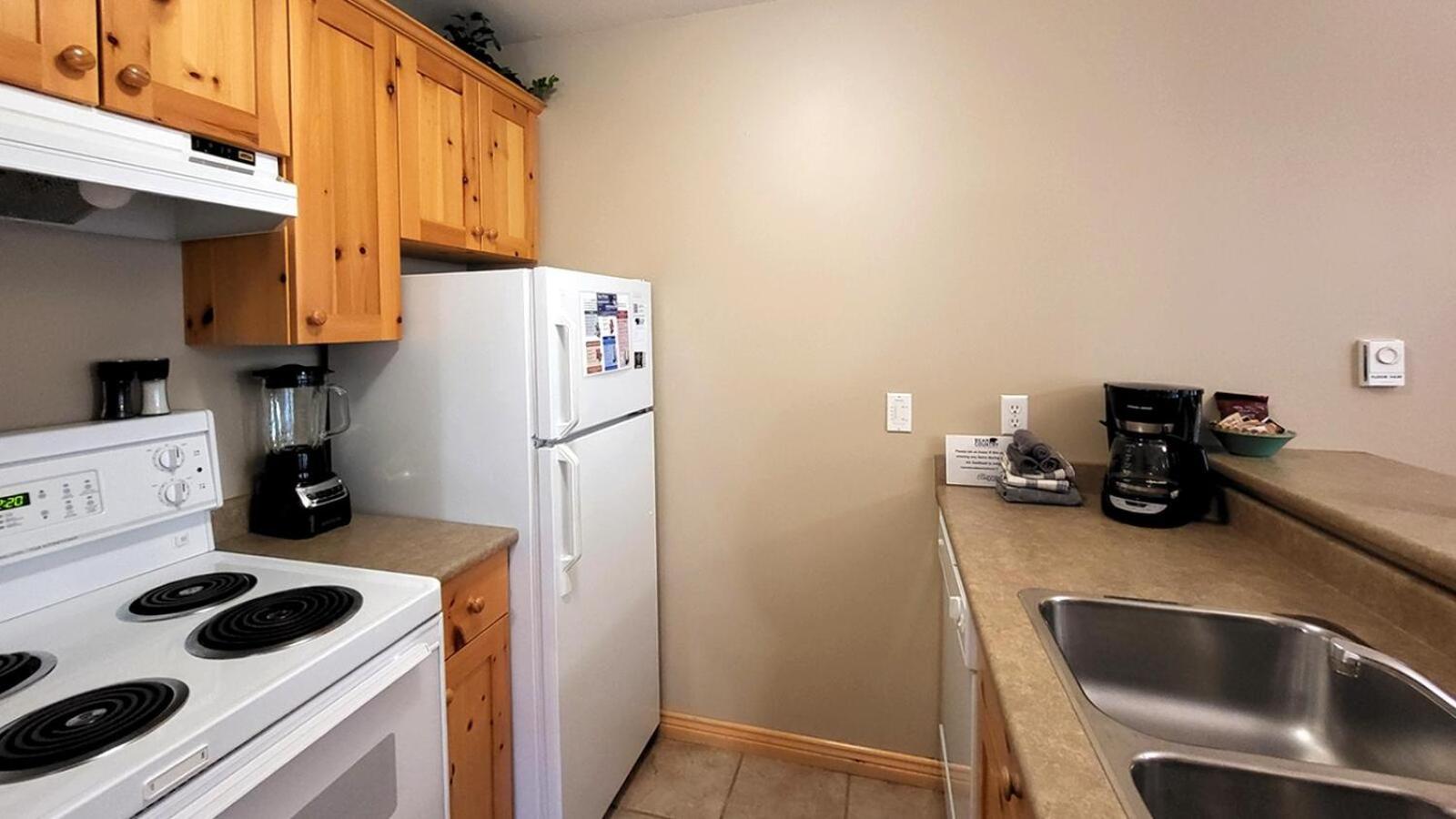 One-Bedroom Apartment photo 2