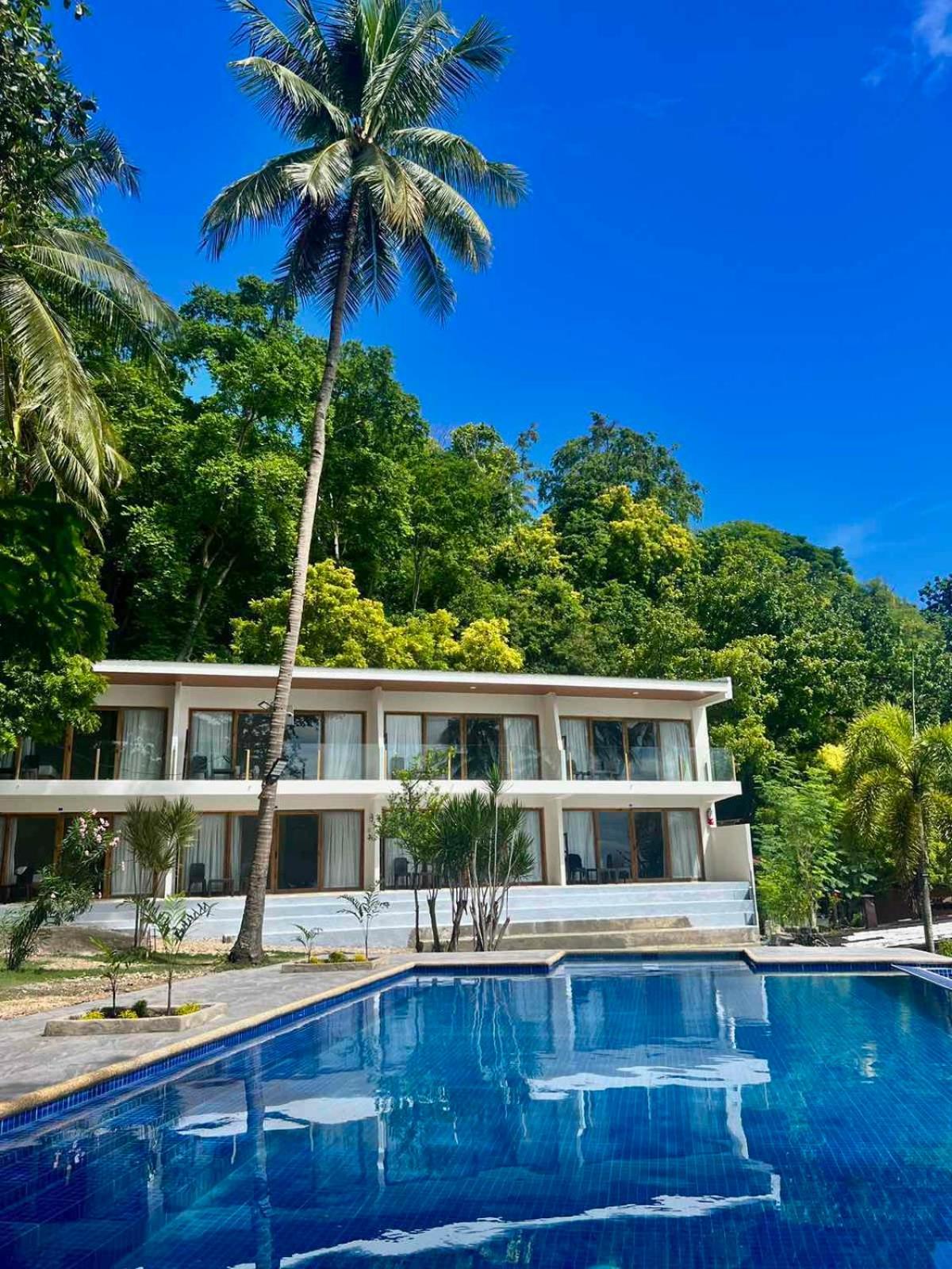 Deluxe Double or Twin Room with Pool View photo 2