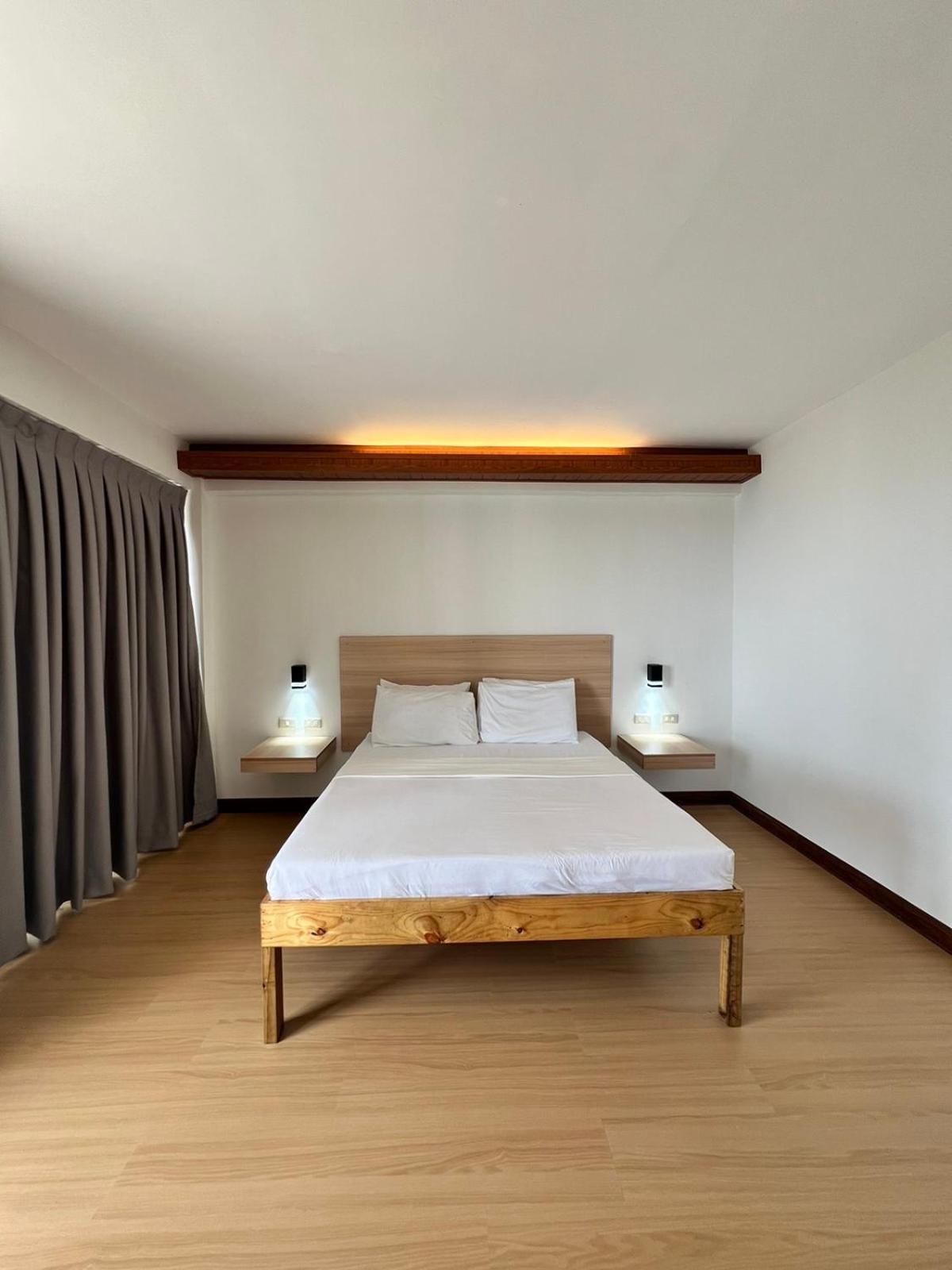 Deluxe Double or Twin Room with Pool View photo 3
