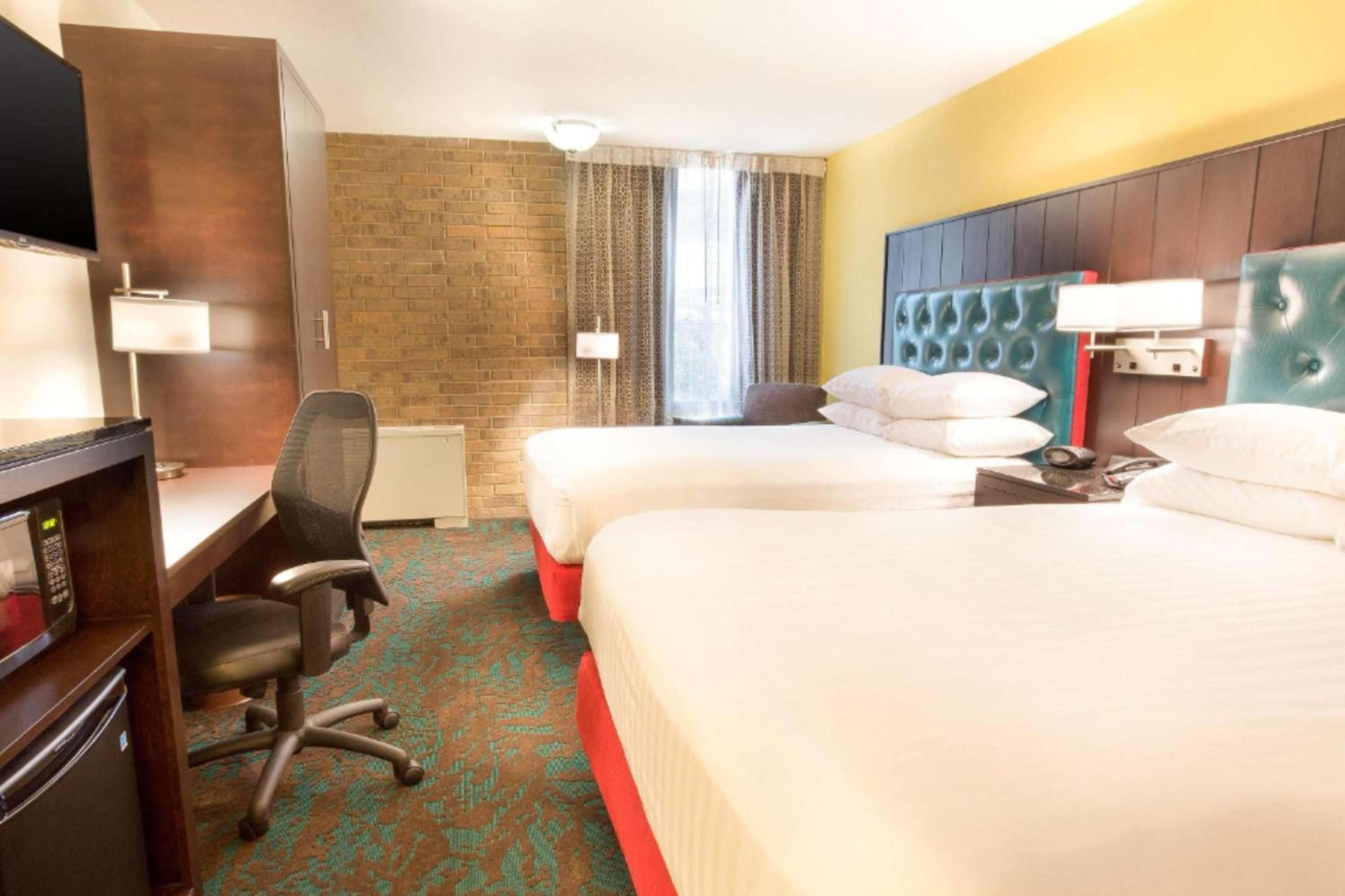 Deluxe Queen Room with Two Queen Beds - Non-Smoking - Photo 1