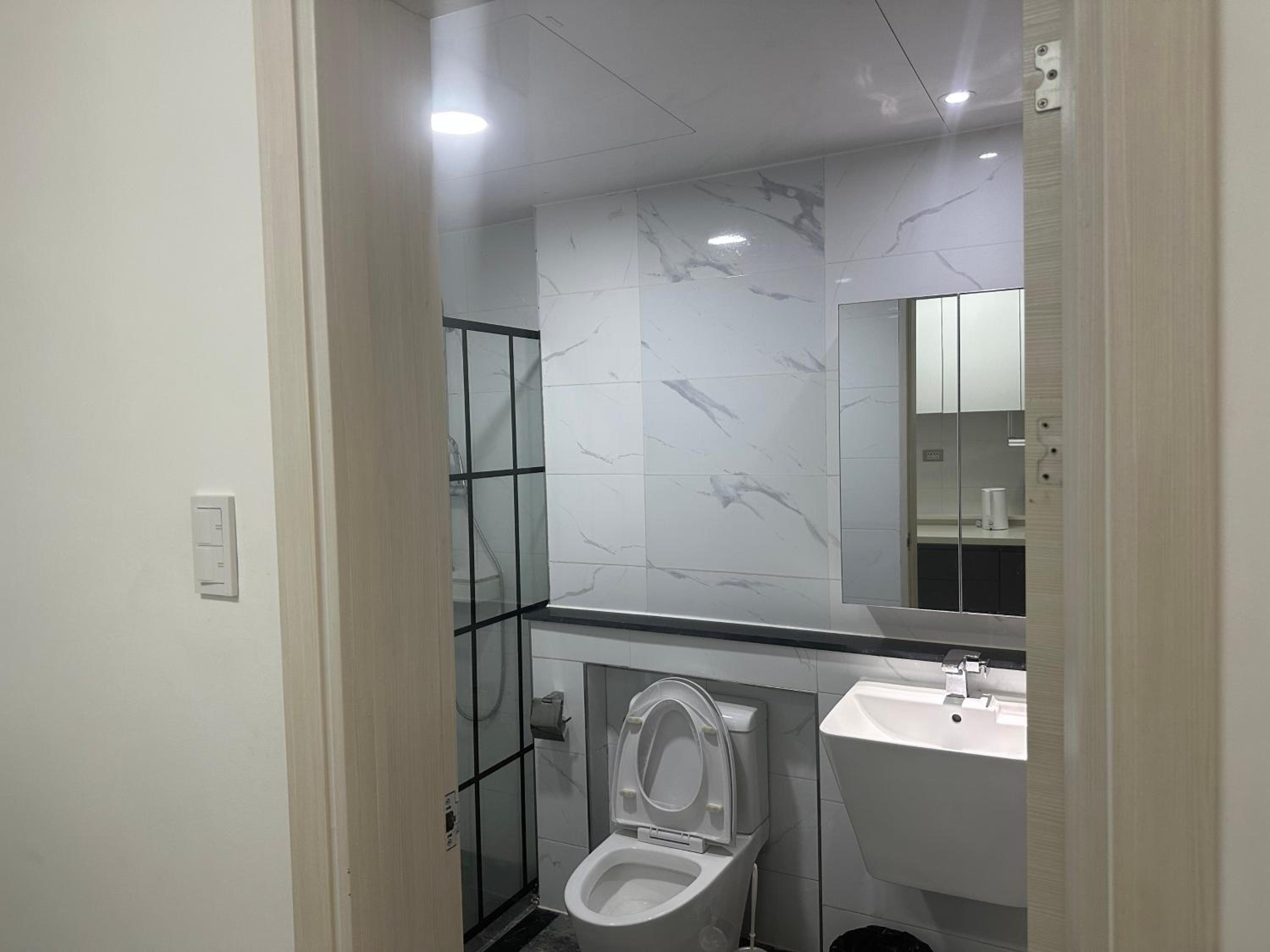 Studio Apartment with Balcony photo 3