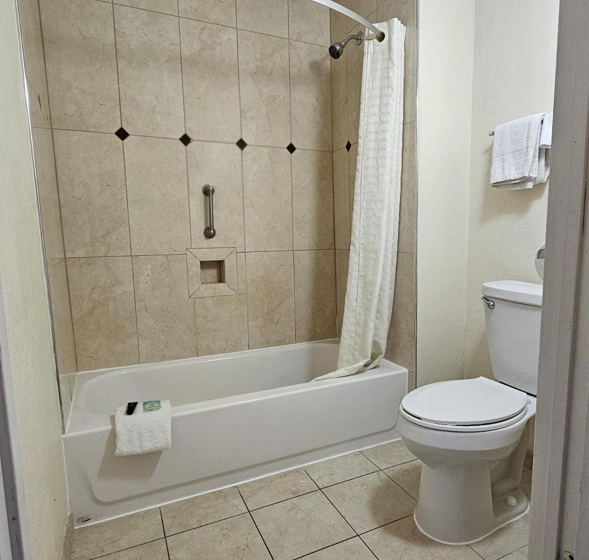 King Room - Disability Access photo 3