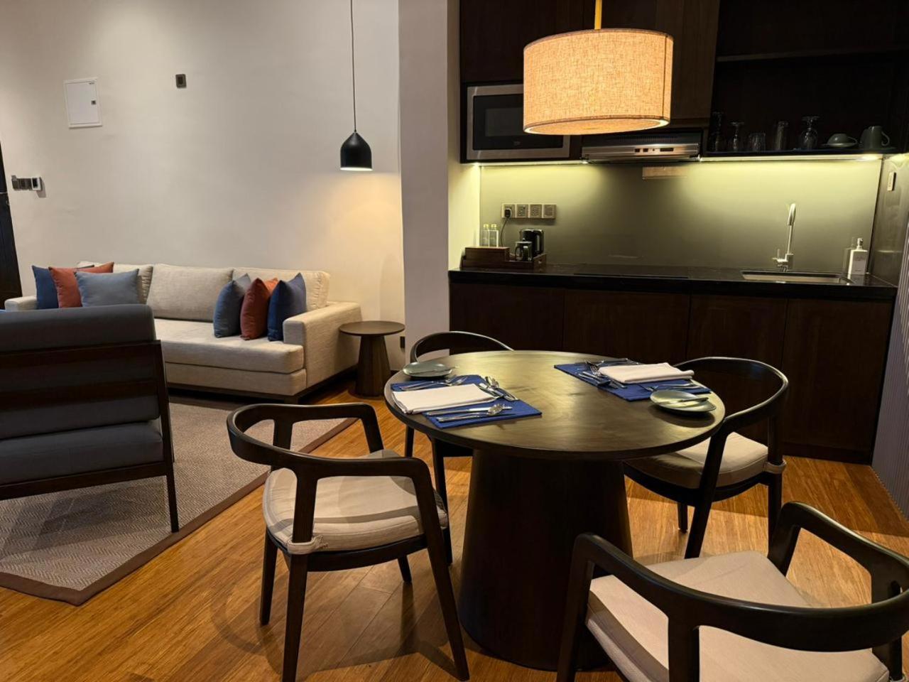 Sea Residence - 10% Off at Seaside Social Lounge & Bar & 15% Off on Spa, Black Coral & Center Point Restaurants - Photo 1