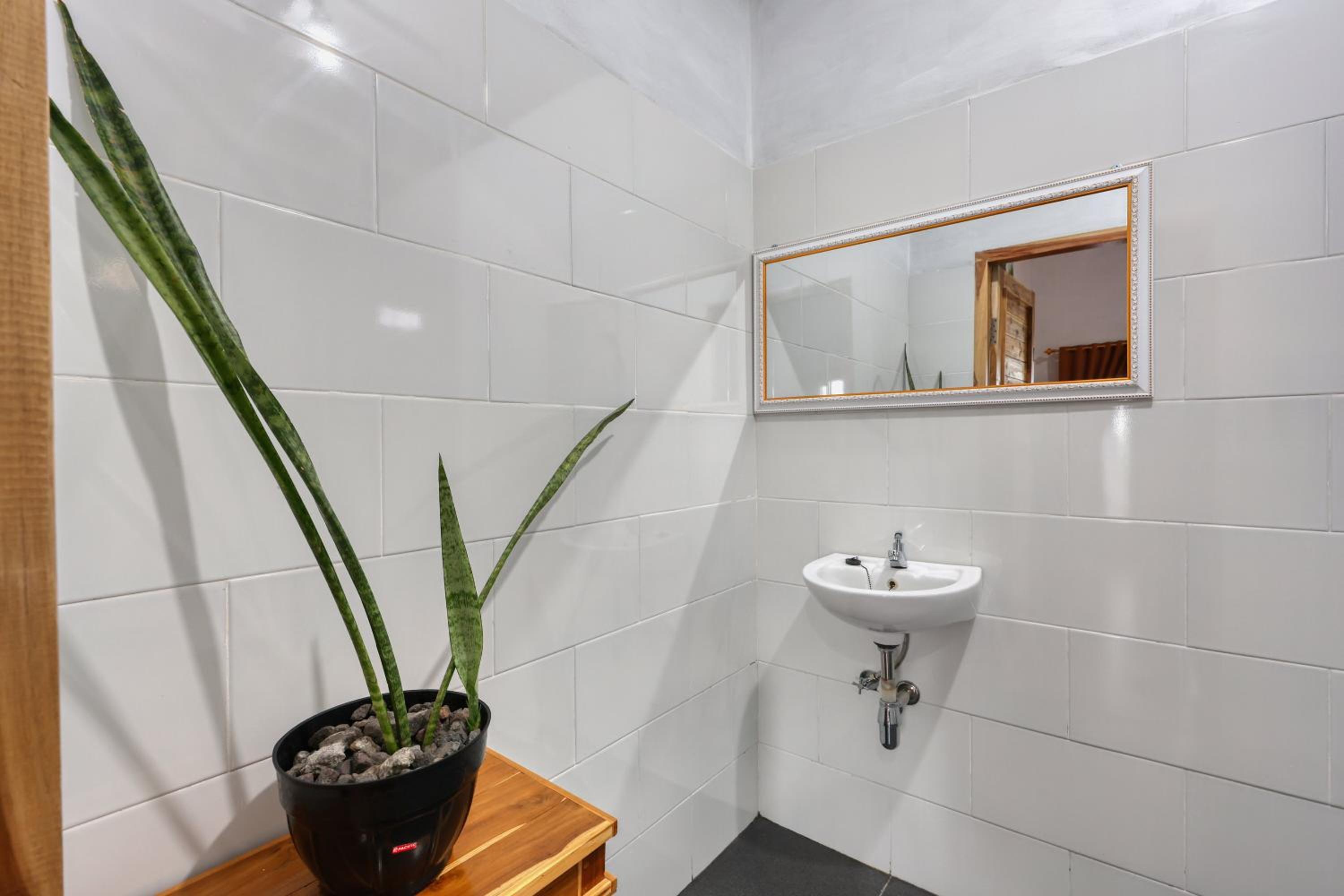 Deluxe Double Room - Photo 13