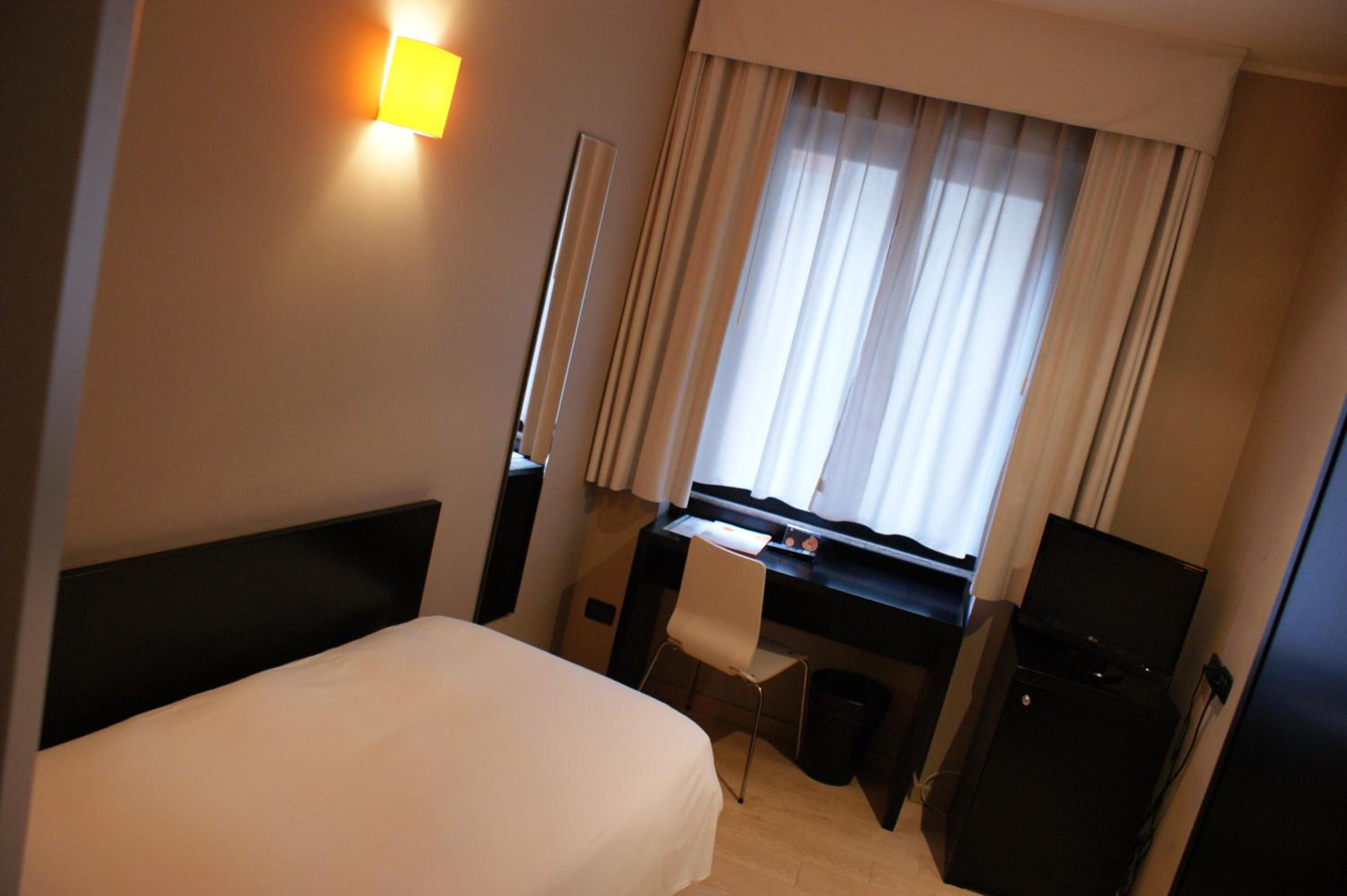 Single Room photo 3