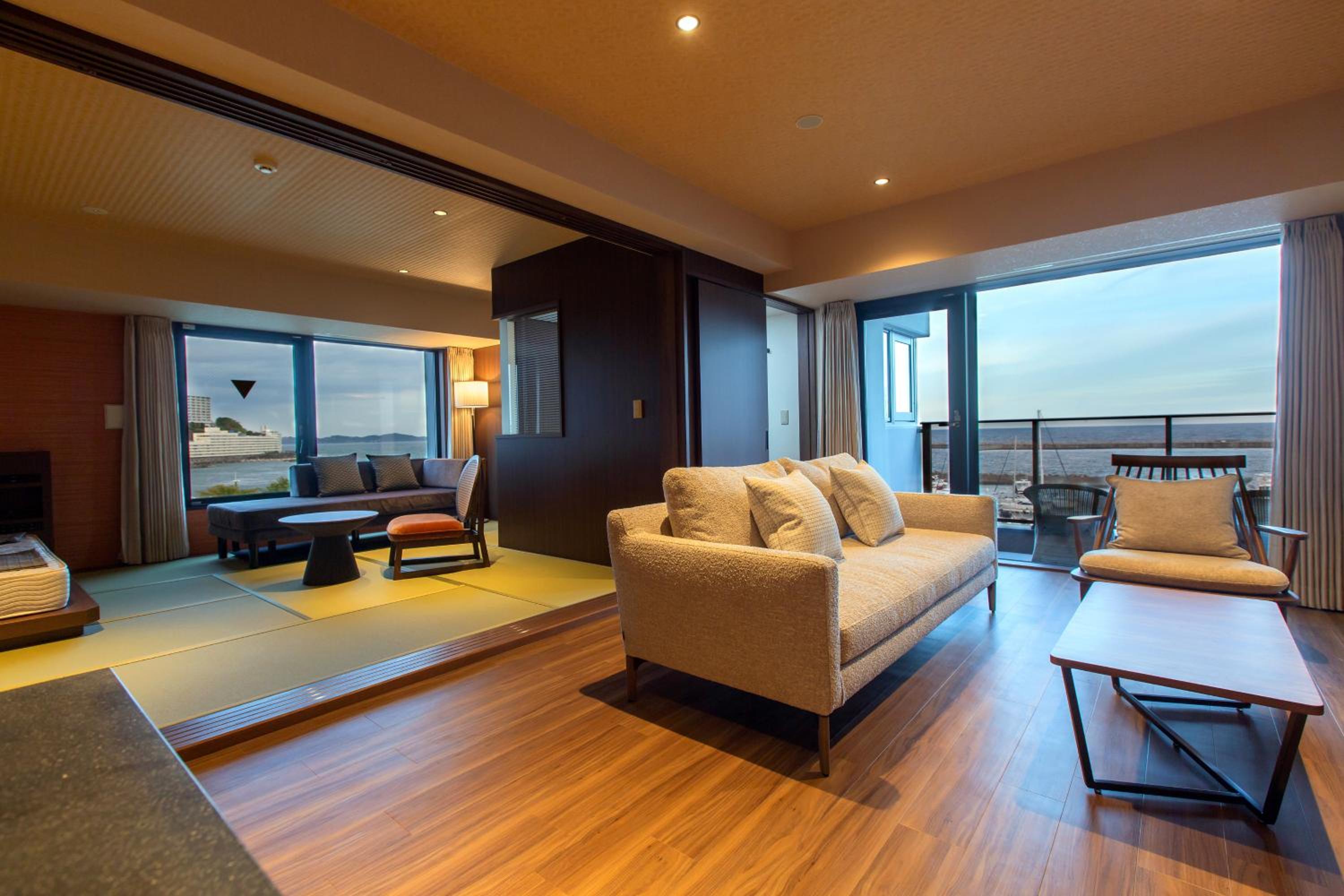 Standard Twin Room with Sea View