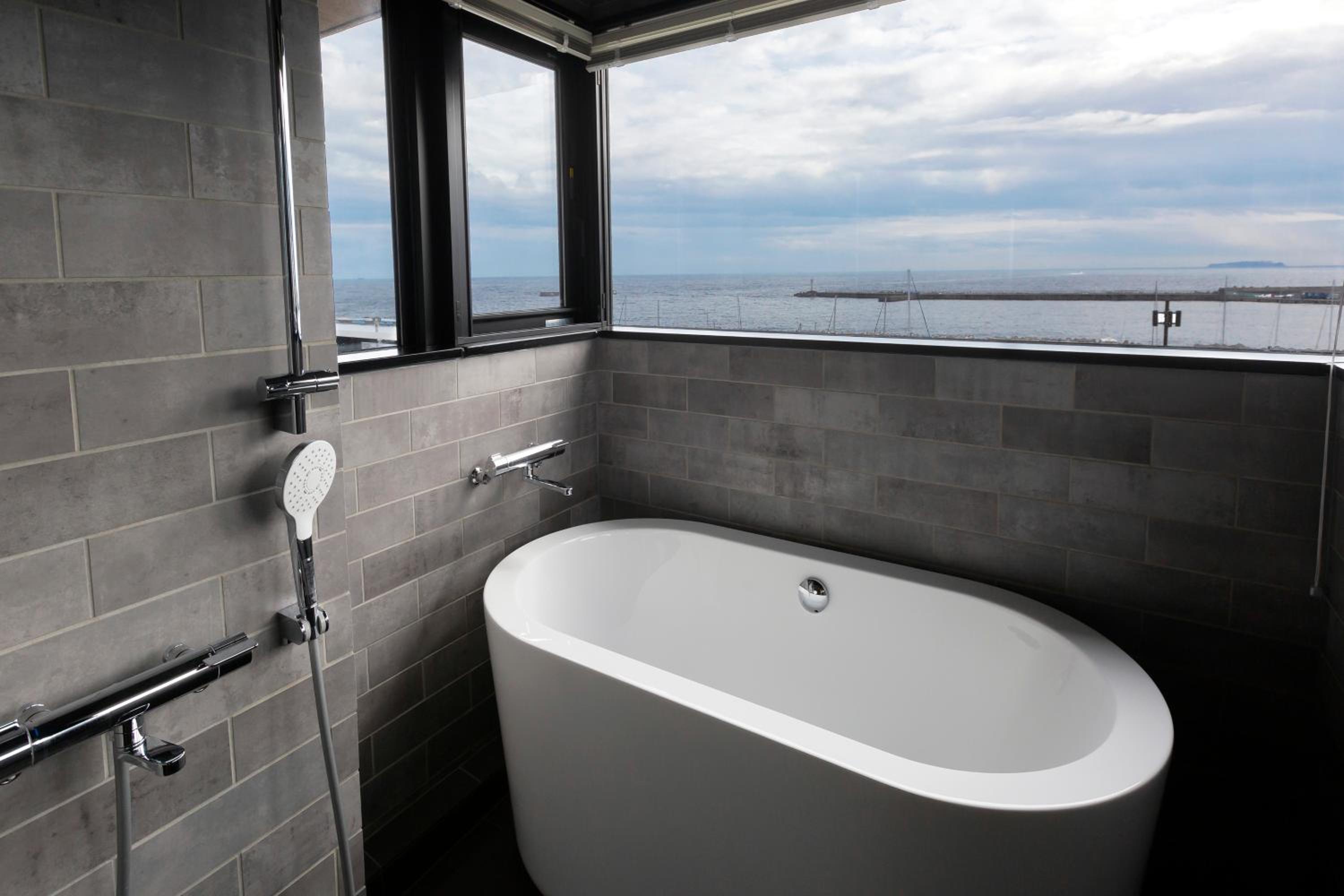 Standard Twin Room with Sea View photo 2