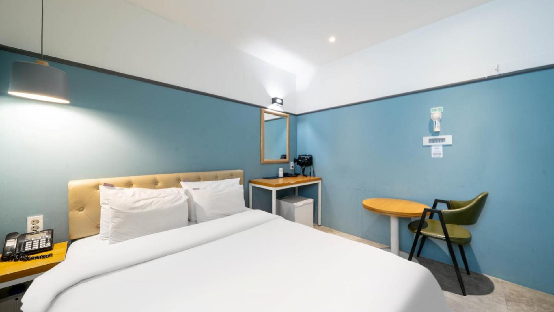 Double Room - Photo 6