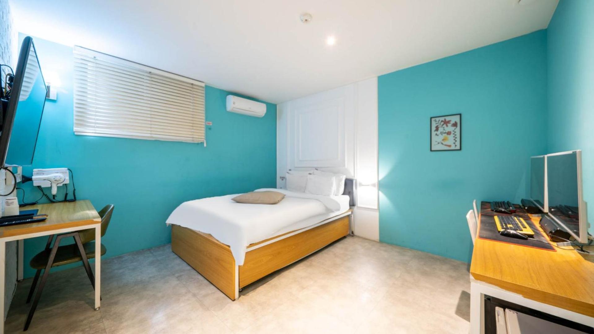 Standard Double Room with Two Double Beds photo 3