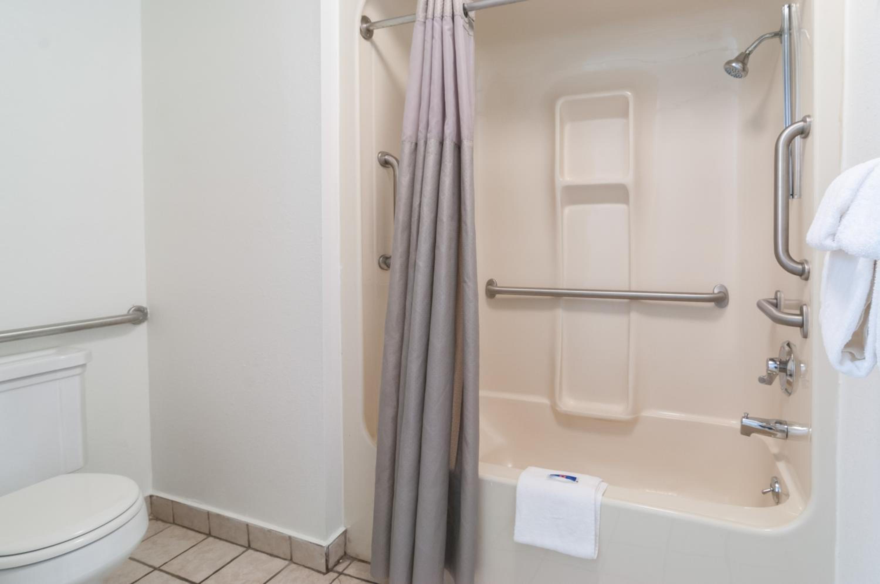 Queen Room - Disability Access photo 1