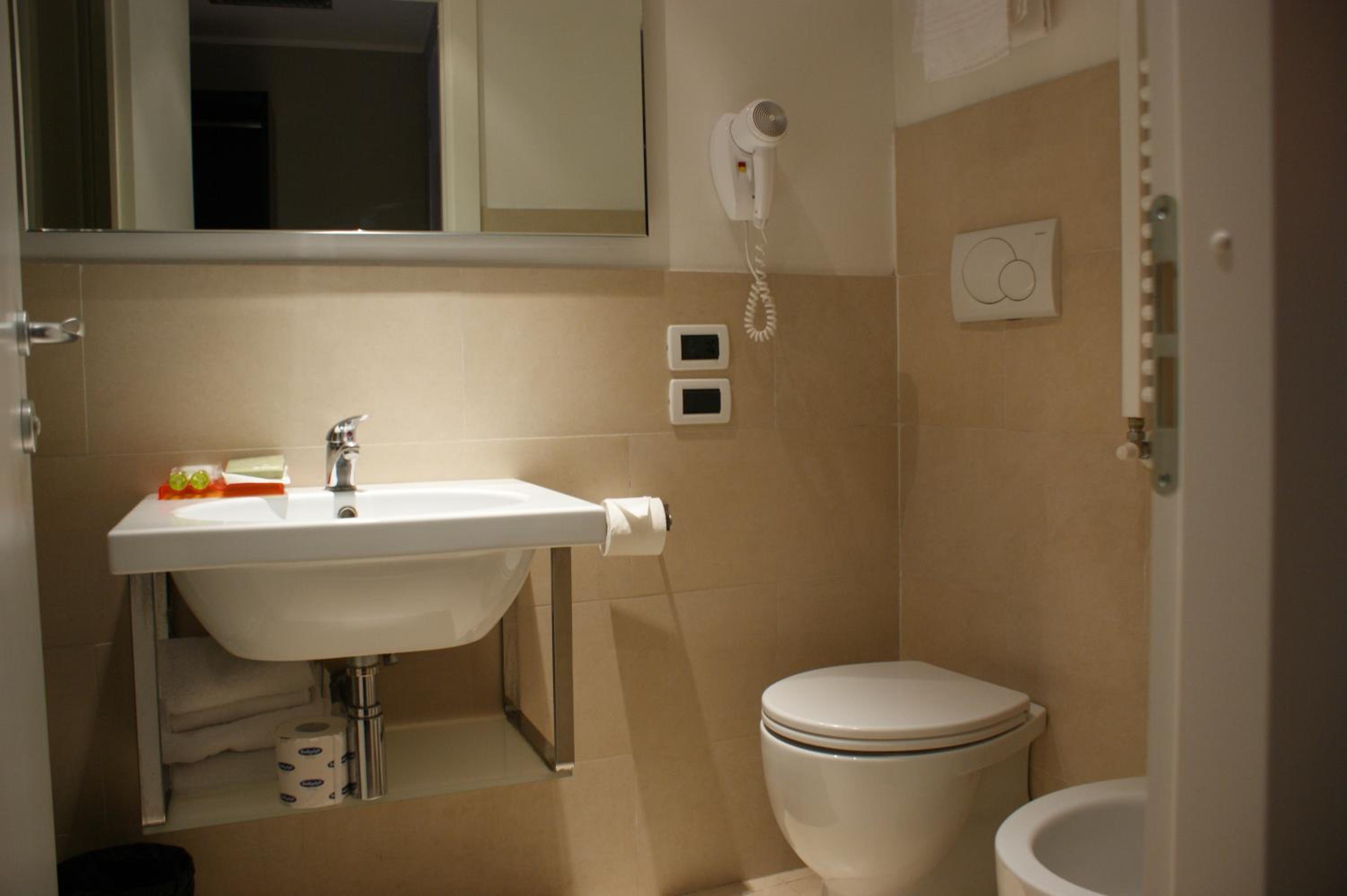 Single Room photo 3