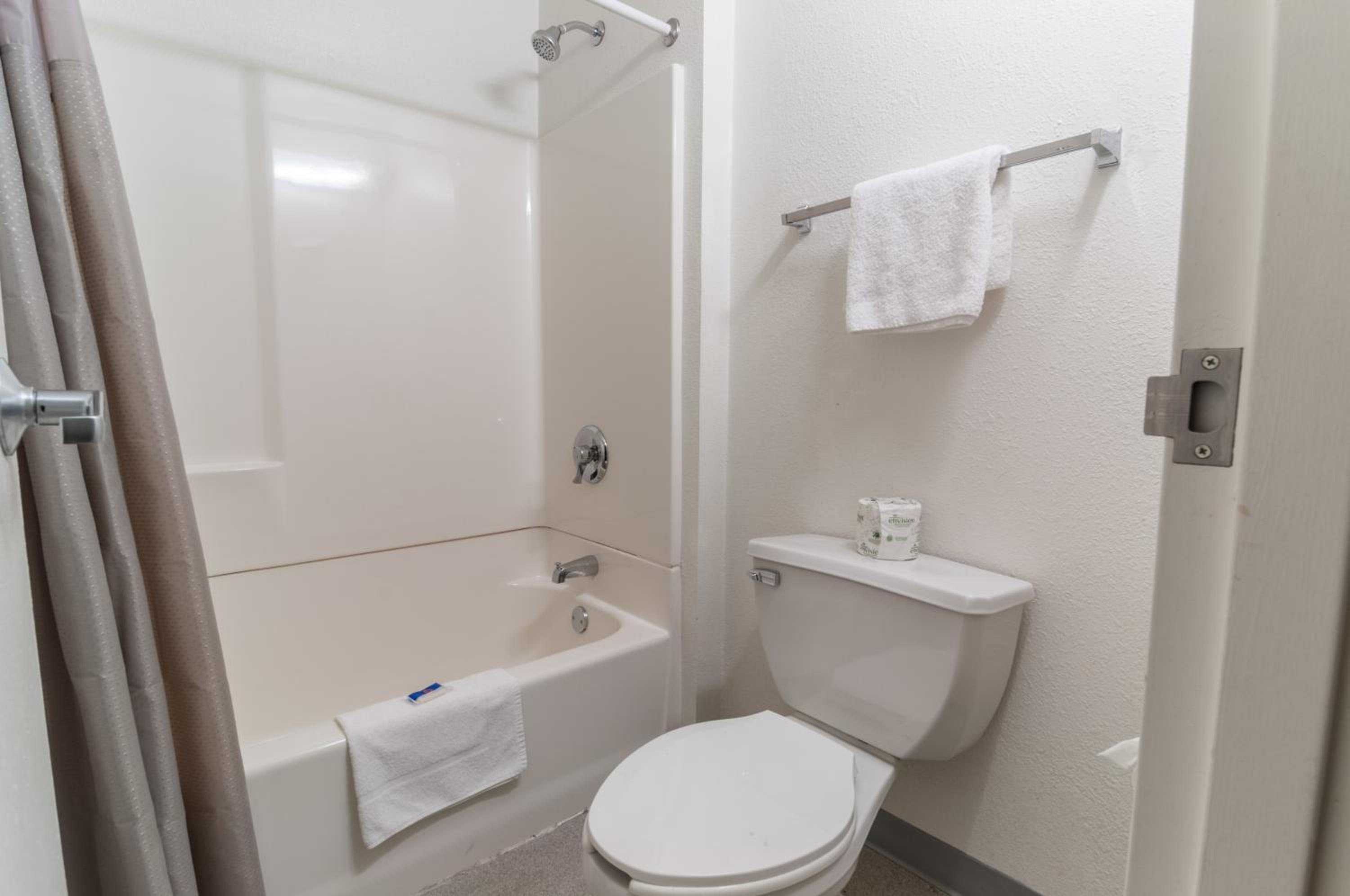 Quadruple Room - Disability Access - Roll in Shower