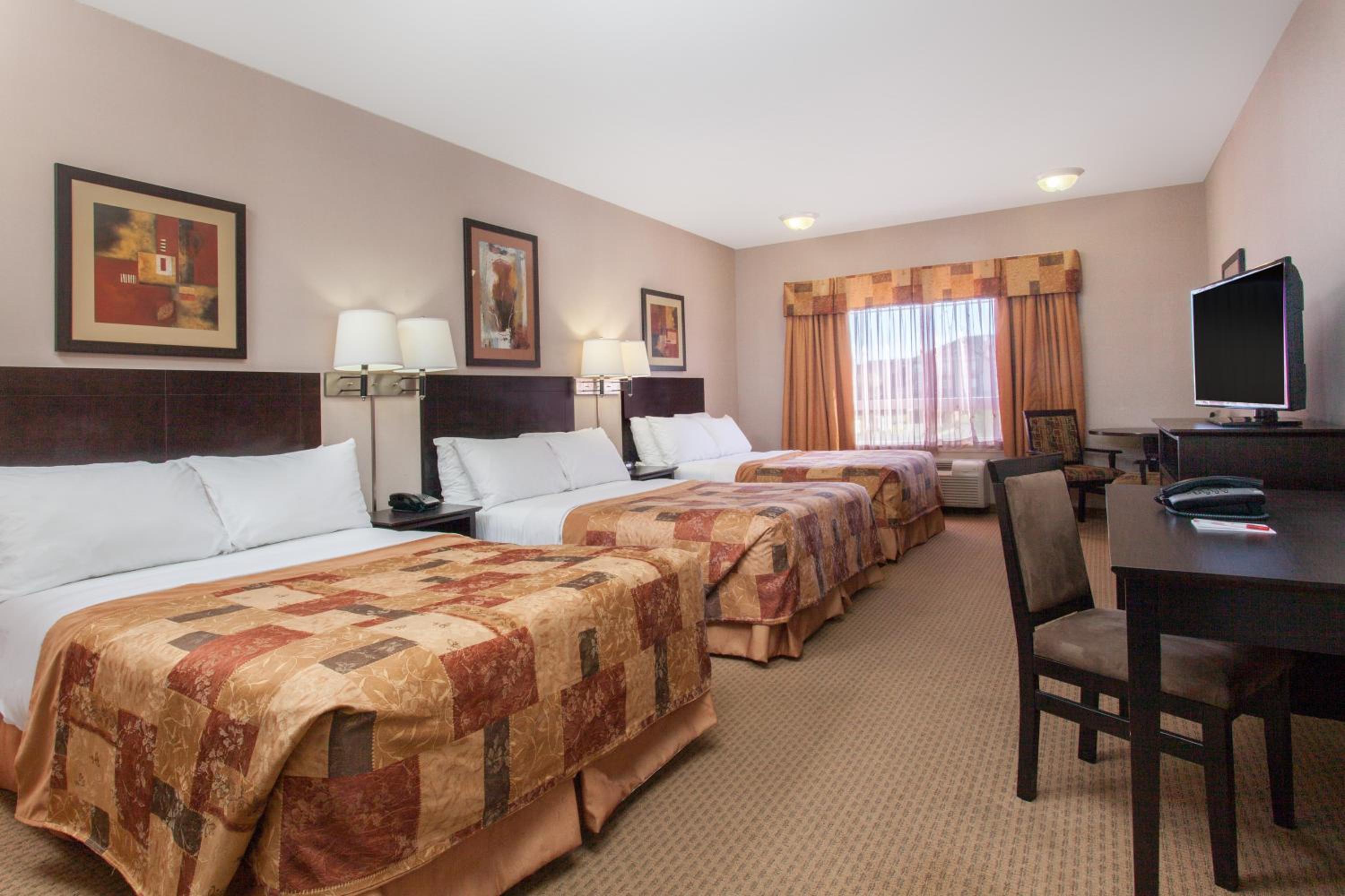 Double Room with Three Double Beds - Photo 1