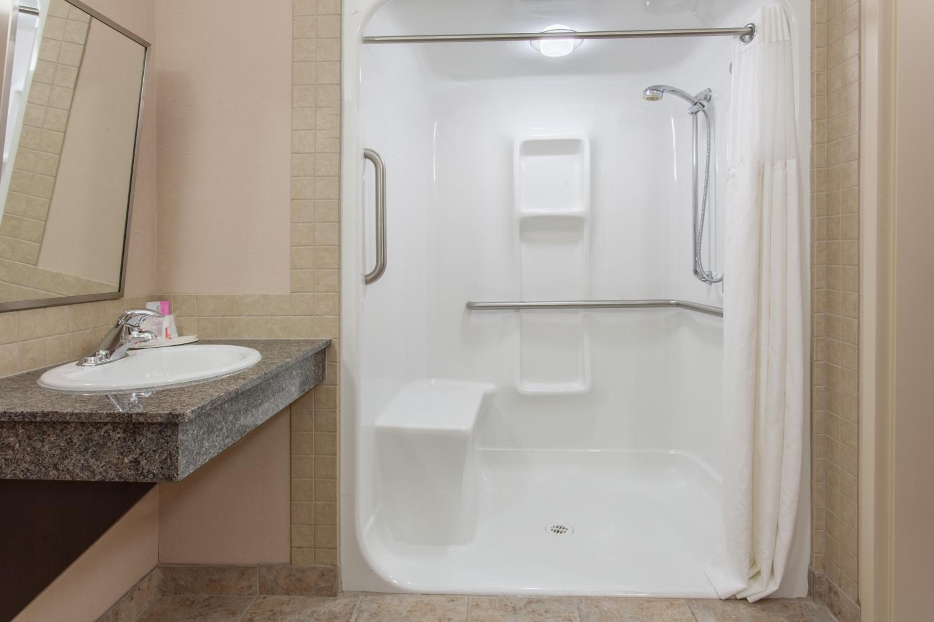 King Room - Disability Access - Photo 3