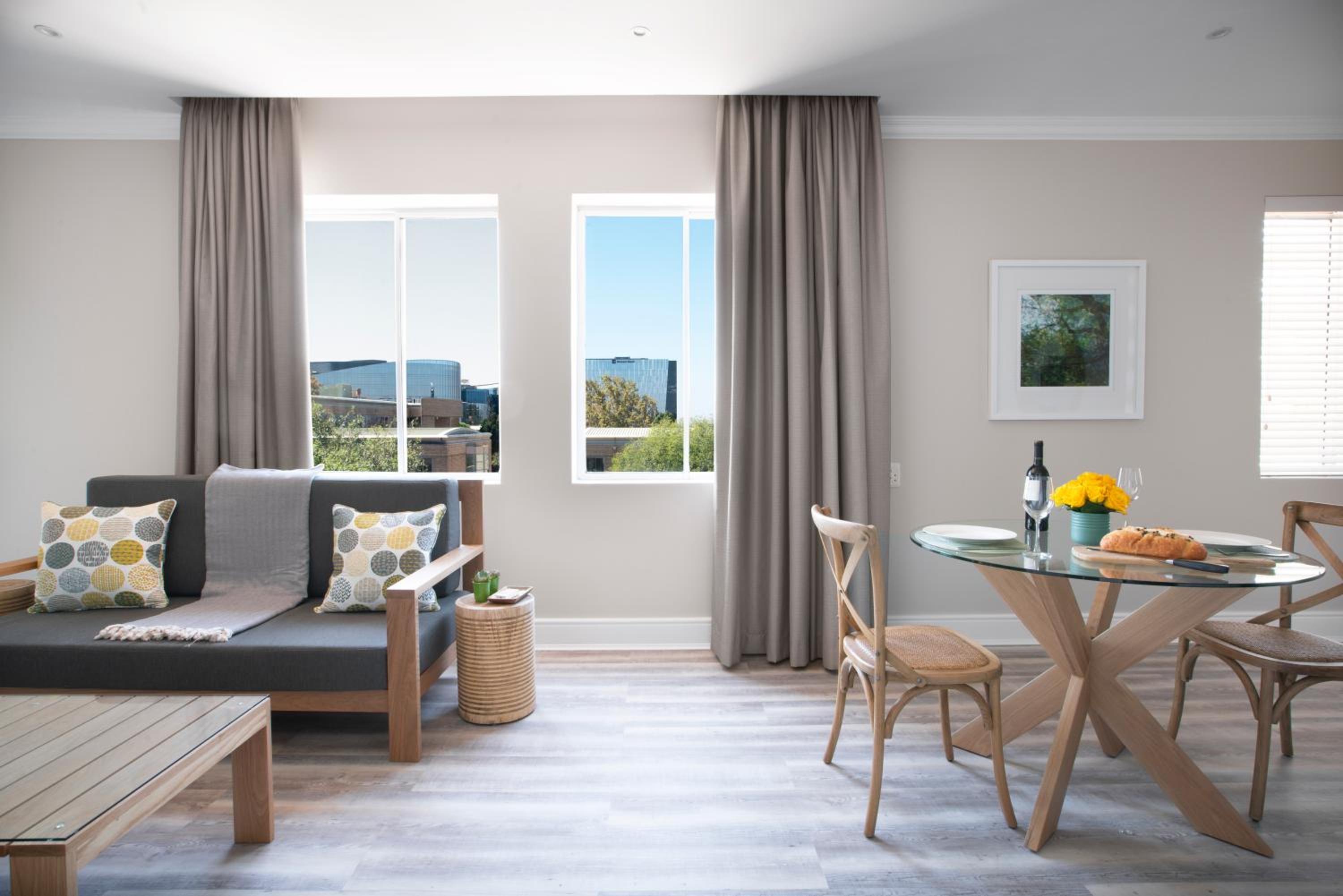 One-Bedroom Apartment with Balcony and City View photo 1