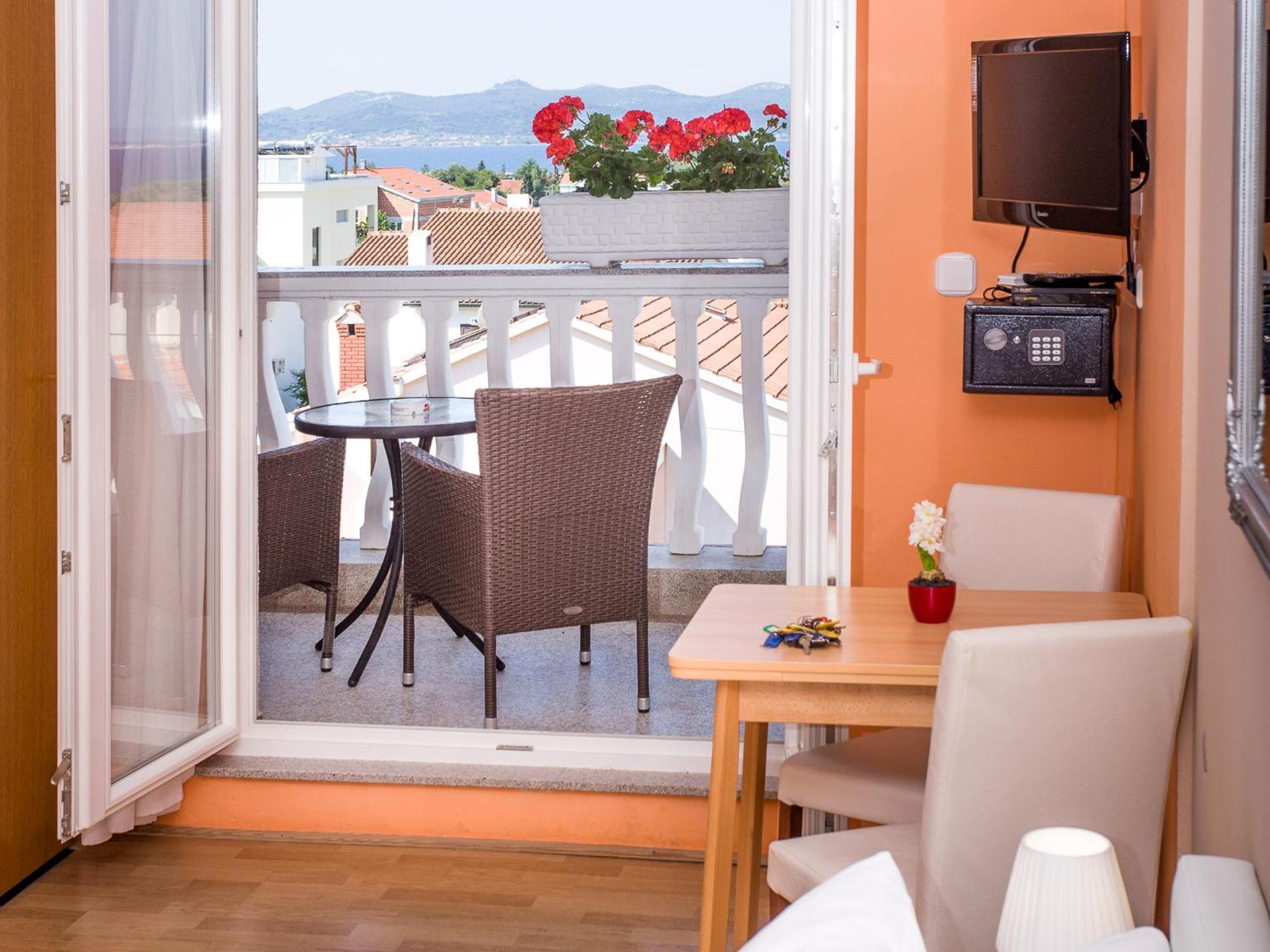 Studio with Balcony and Sea View - Photo 8