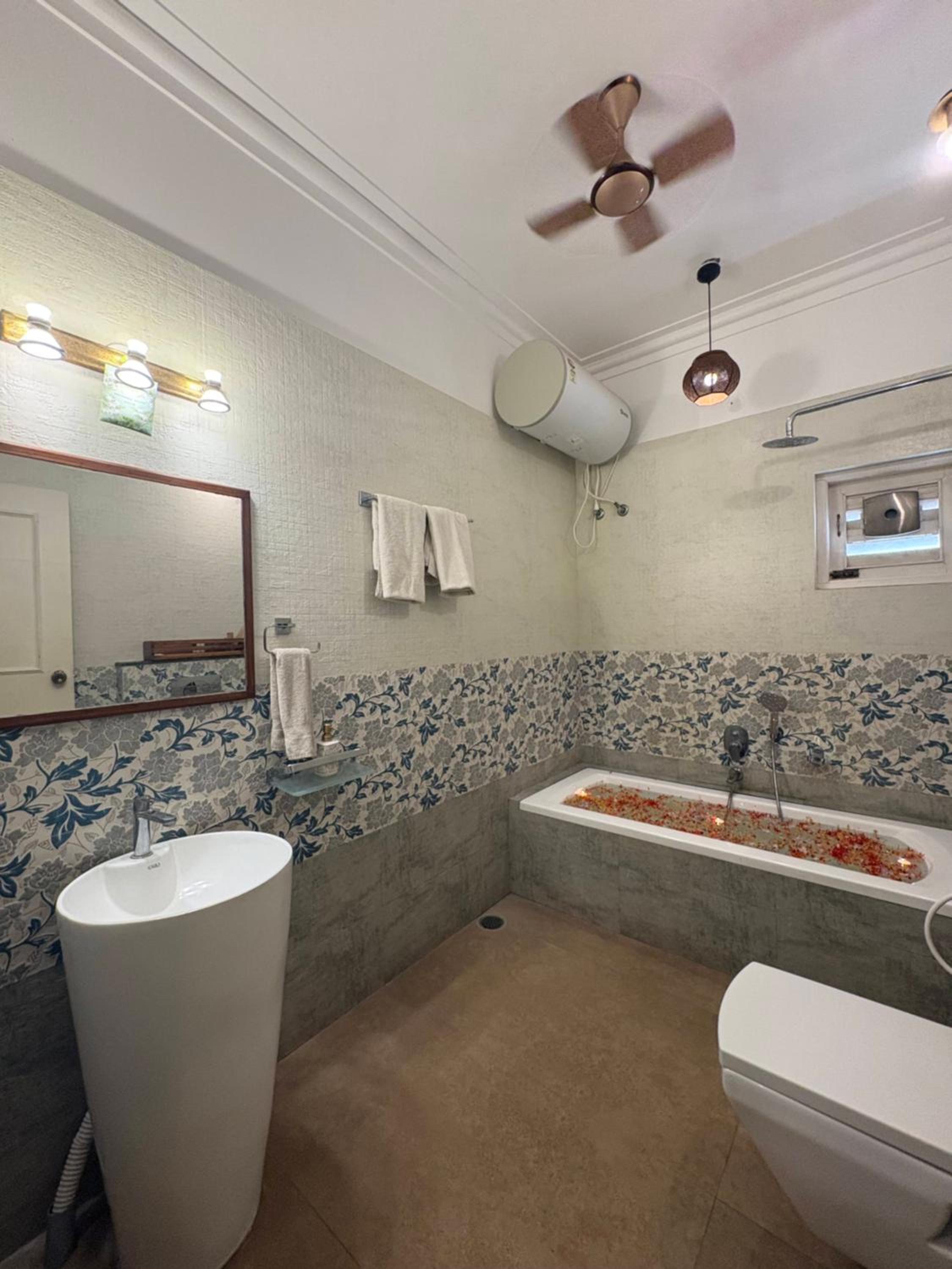 One-Bedroom Suite - Photo 9