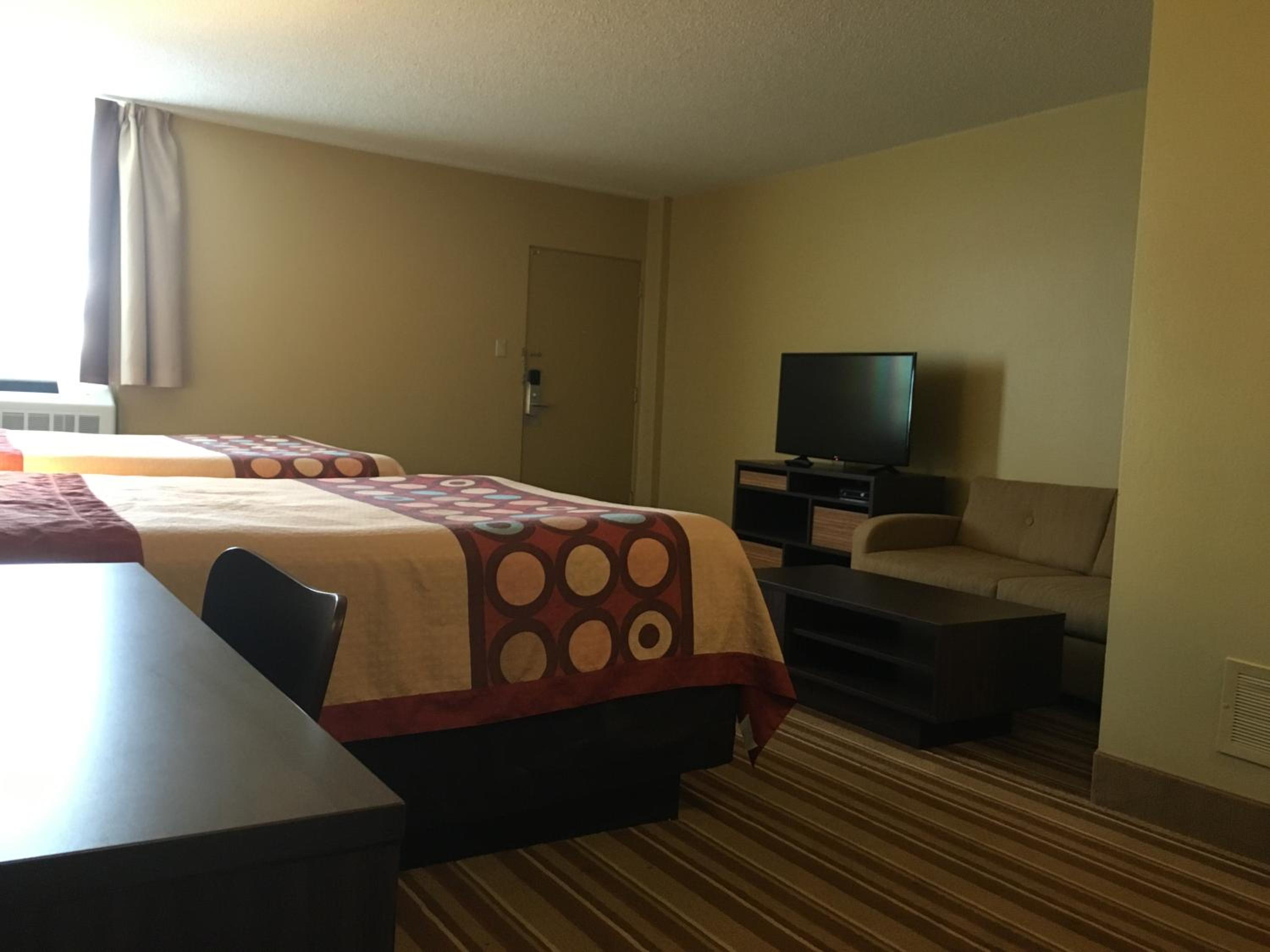 Queen Studio Suite With Two Queen Beds - Ground Floor/Non-Smoking - Photo 5