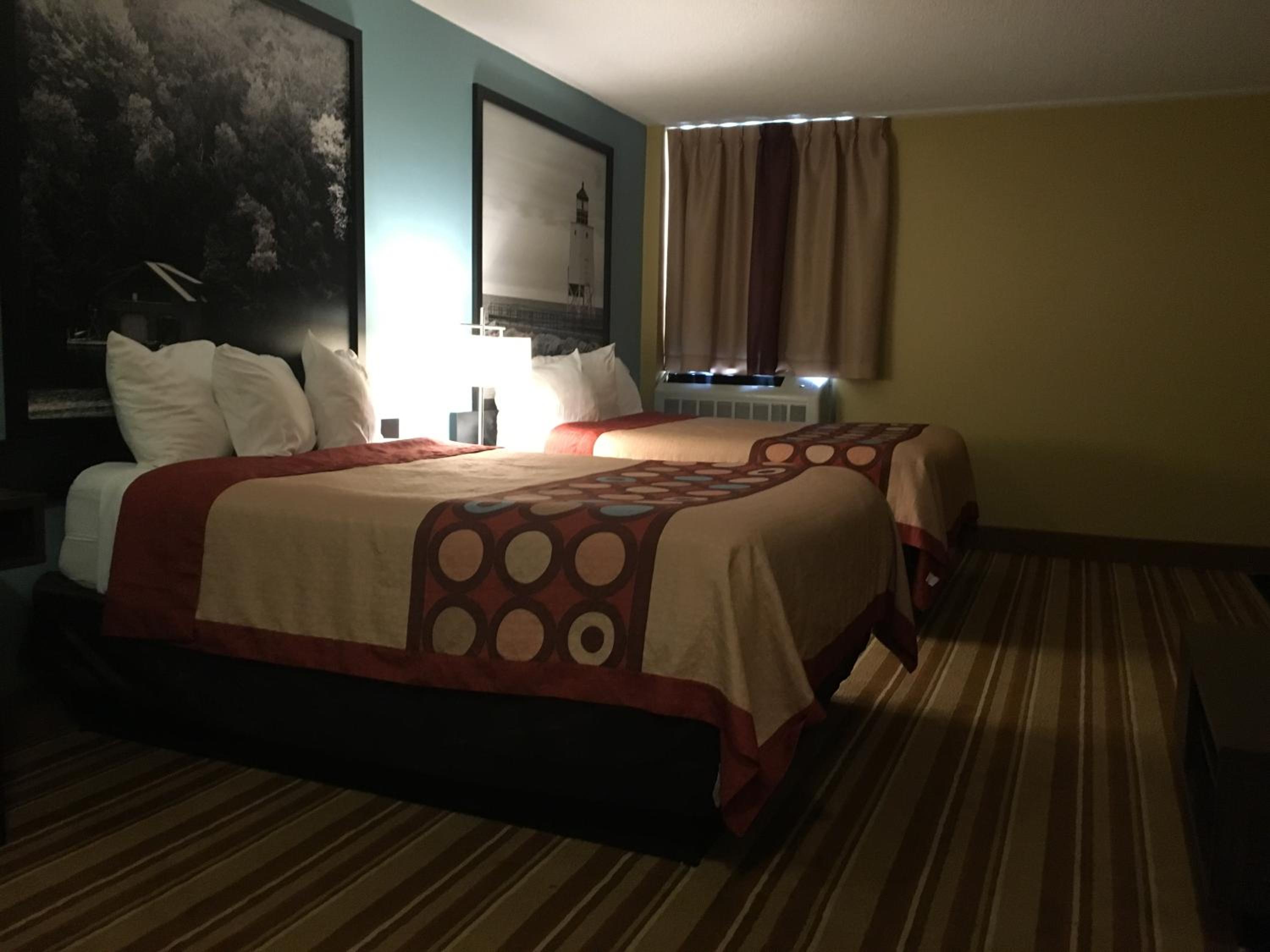 Queen Studio Suite With Two Queen Beds - Ground Floor/Non-Smoking - Photo 8
