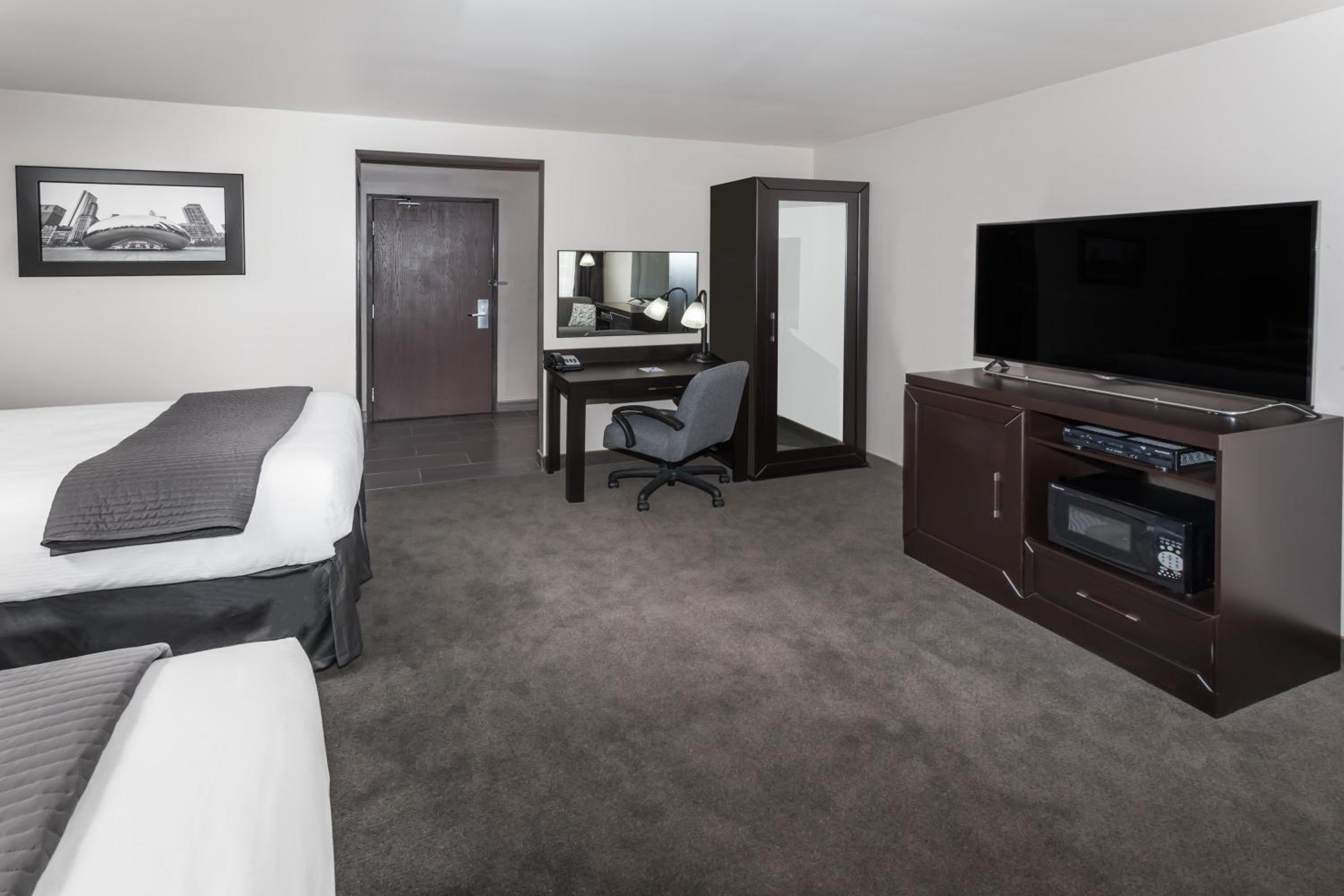Deluxe Double Suite - Non-Smoking photo 3