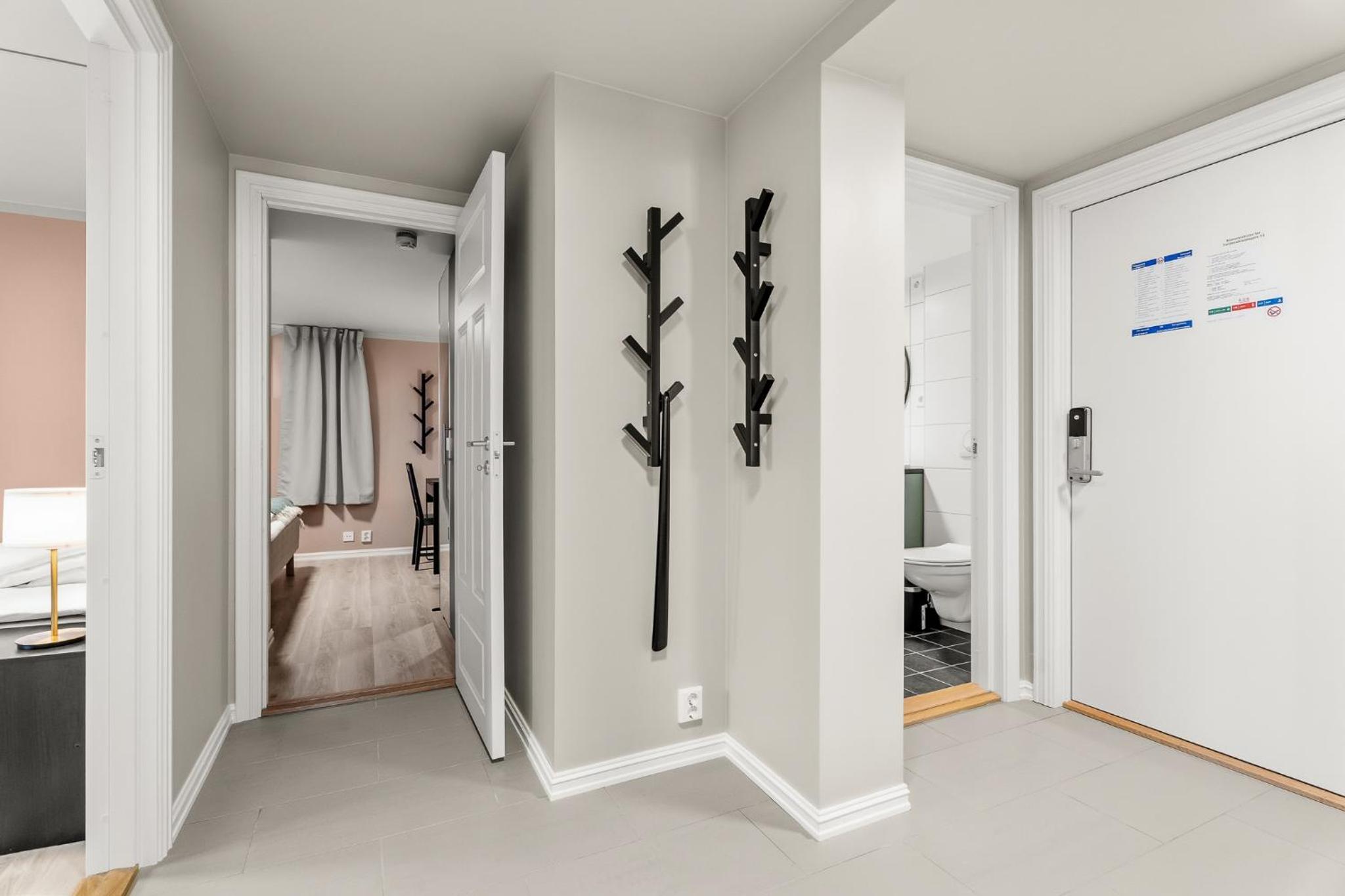 Two-Bedroom Deluxe Apartment - Photo 3