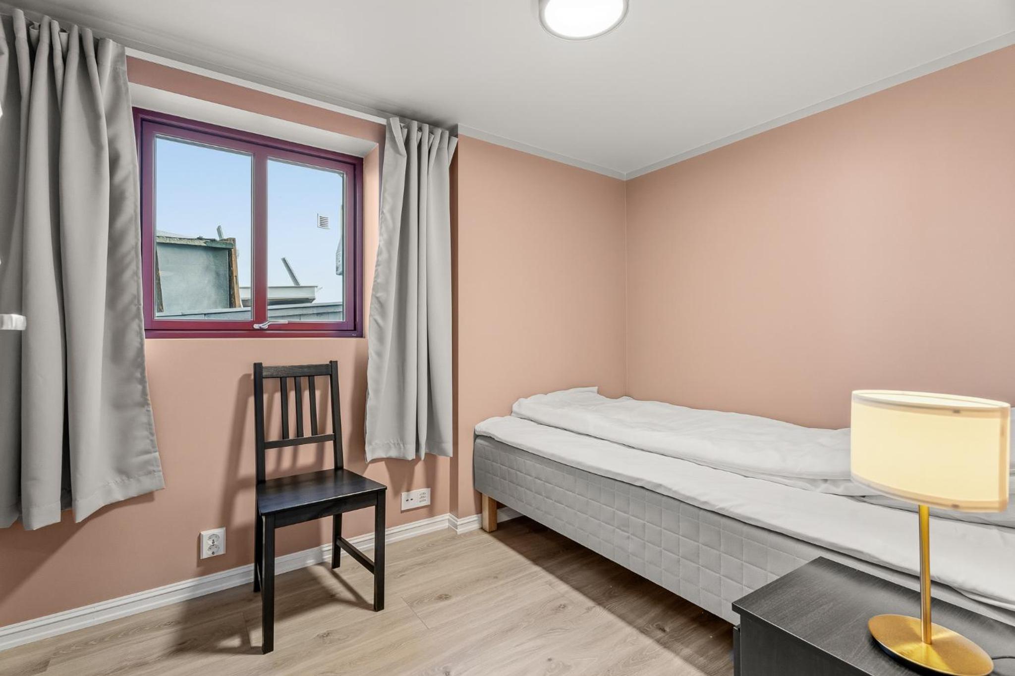 Two-Bedroom Deluxe Apartment - Photo 4