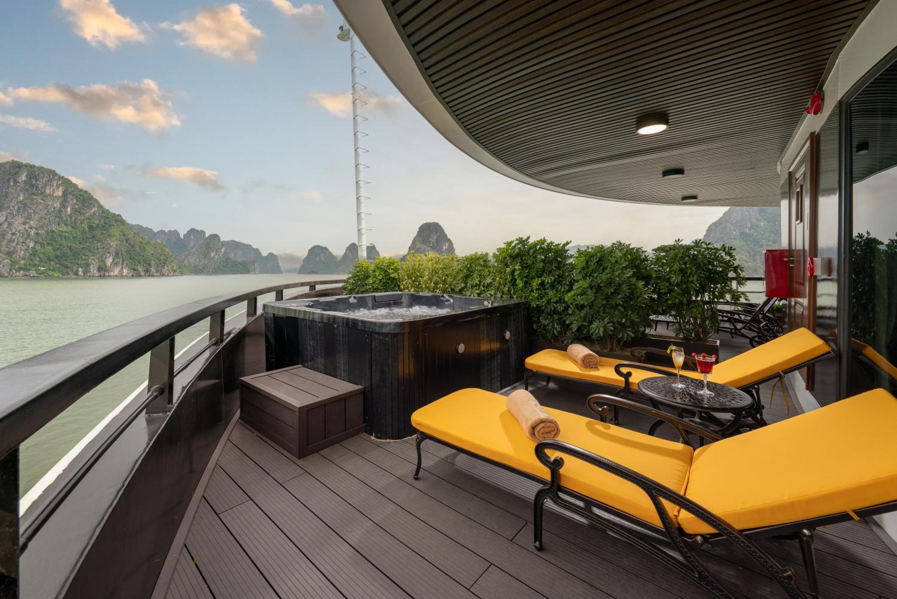 Executive Suite with Terrace and outdoor Jacuzzi photo 1