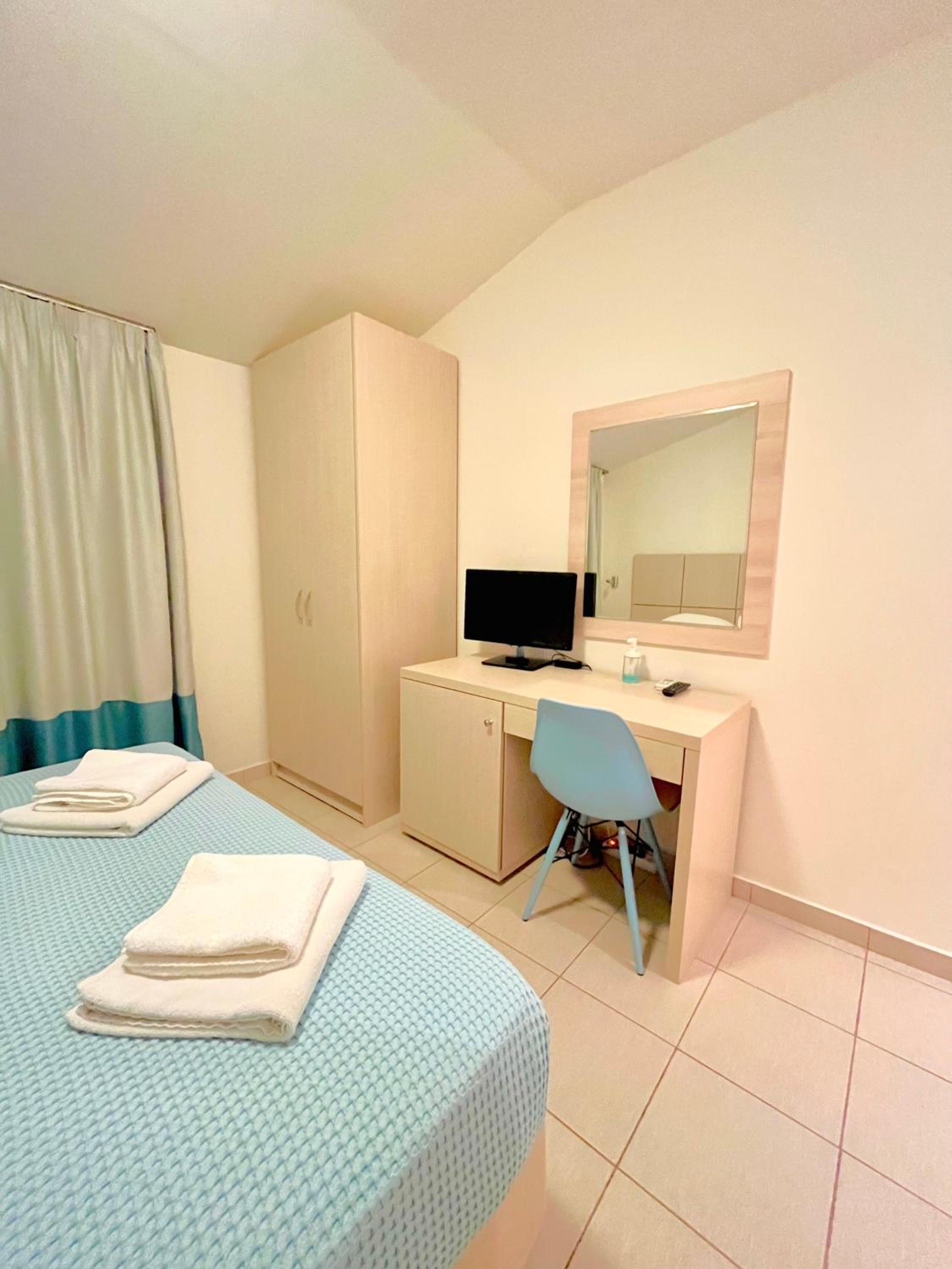 Economy Double Room photo 3
