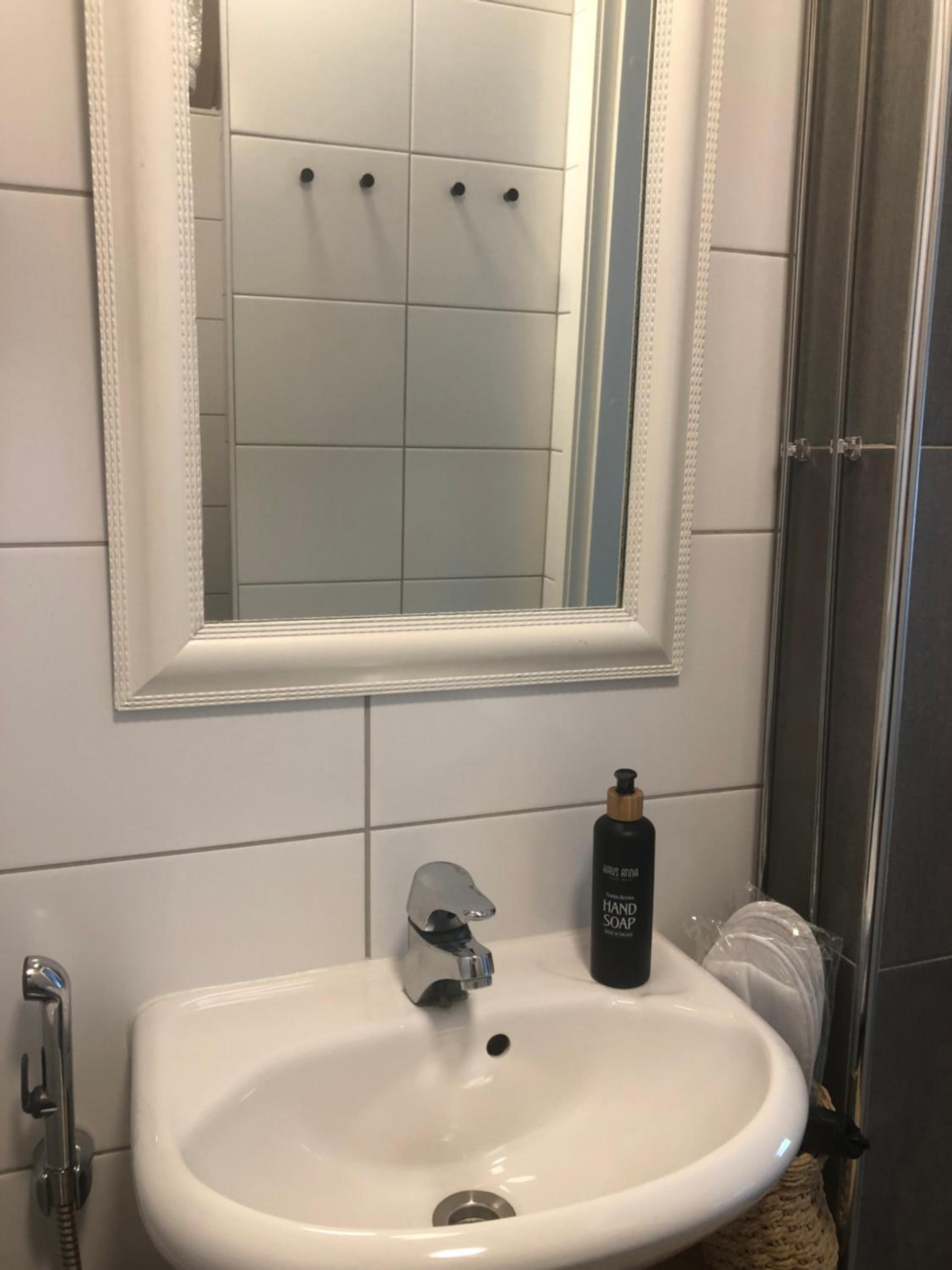 Double Room with Private Bathroom - Photo 5