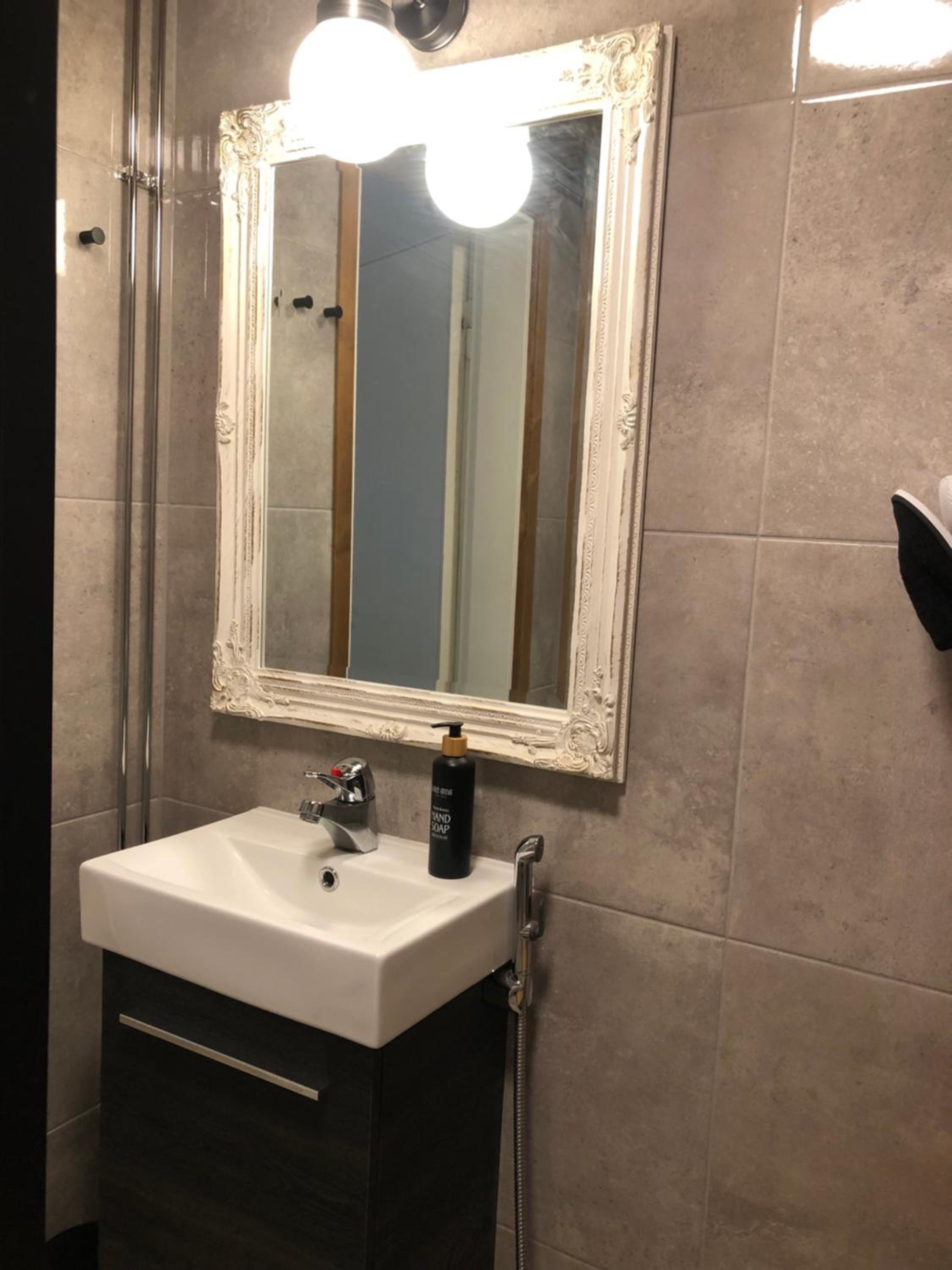 Double Room with Private Bathroom - Photo 2