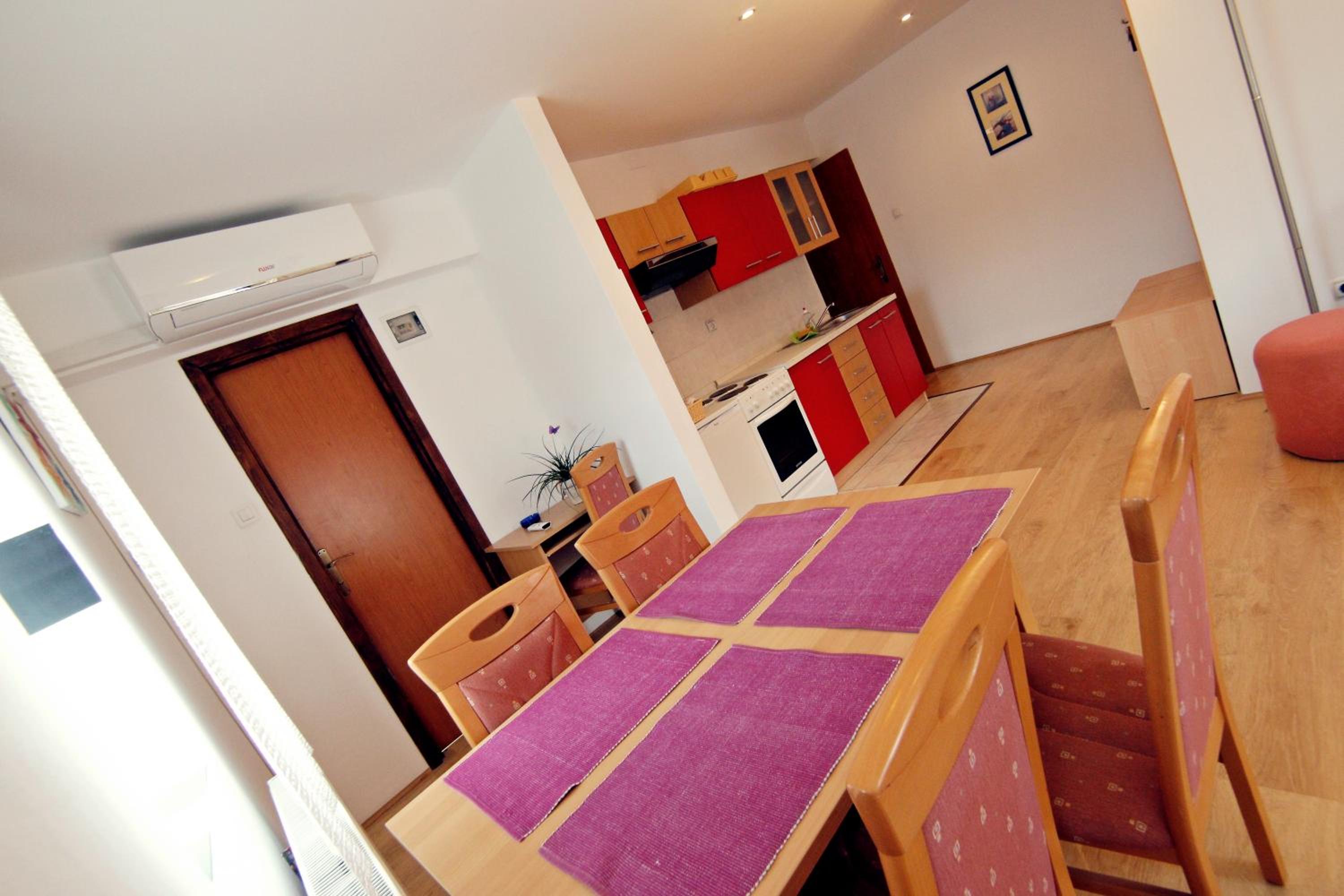 One-Bedroom Apartment photo 2