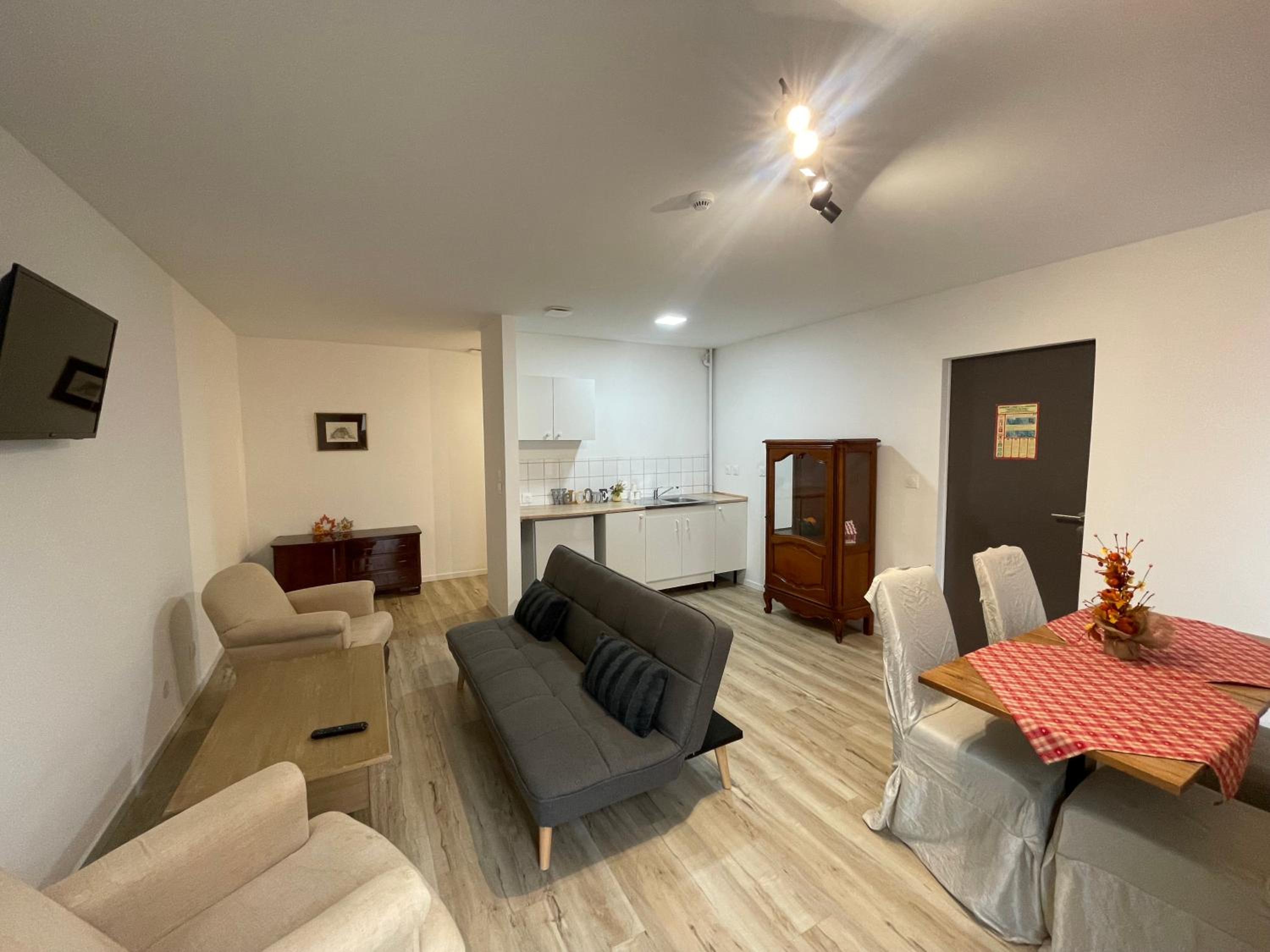 One-Bedroom Apartment - Photo 1