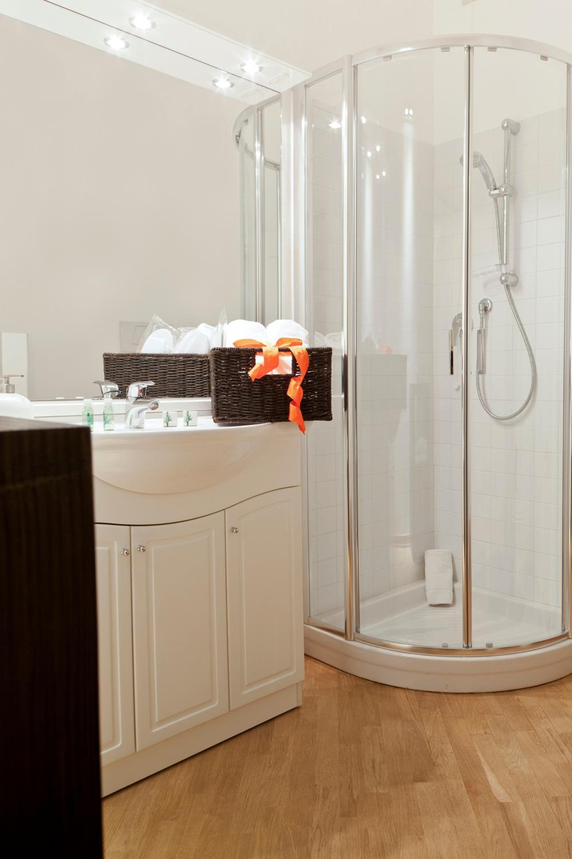 Executive Suite - Photo 7