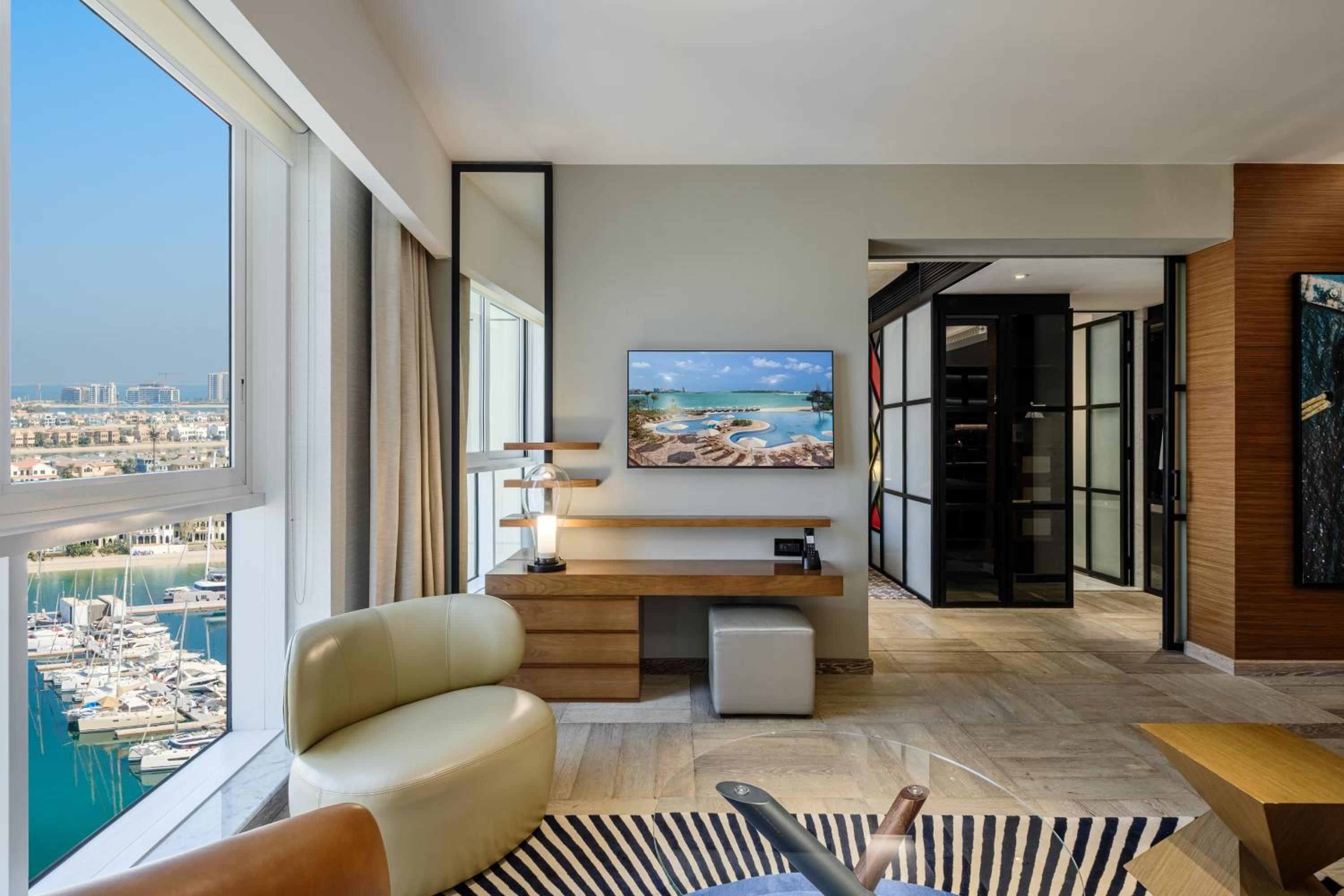One Bedroom Family Suite with Kitchen 20% off Food and Beverage, Palm Jumeirah Mall Access photo 2
