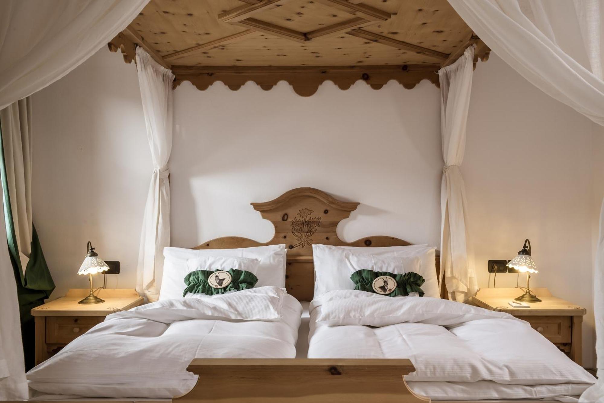 Luxury Suite with Mountain View photo 3