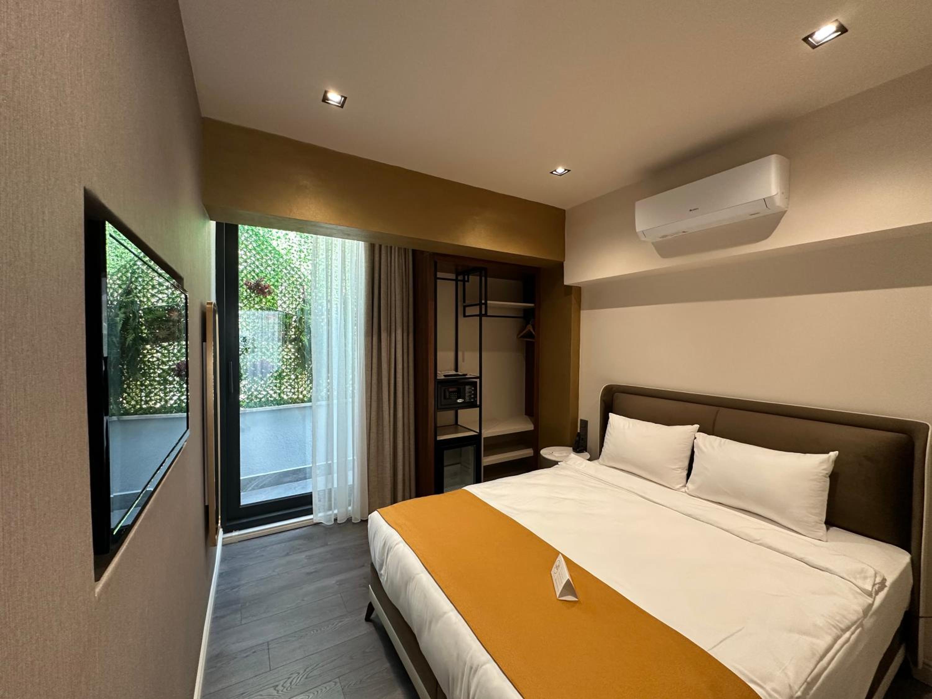 Deluxe Double Room with Balcony