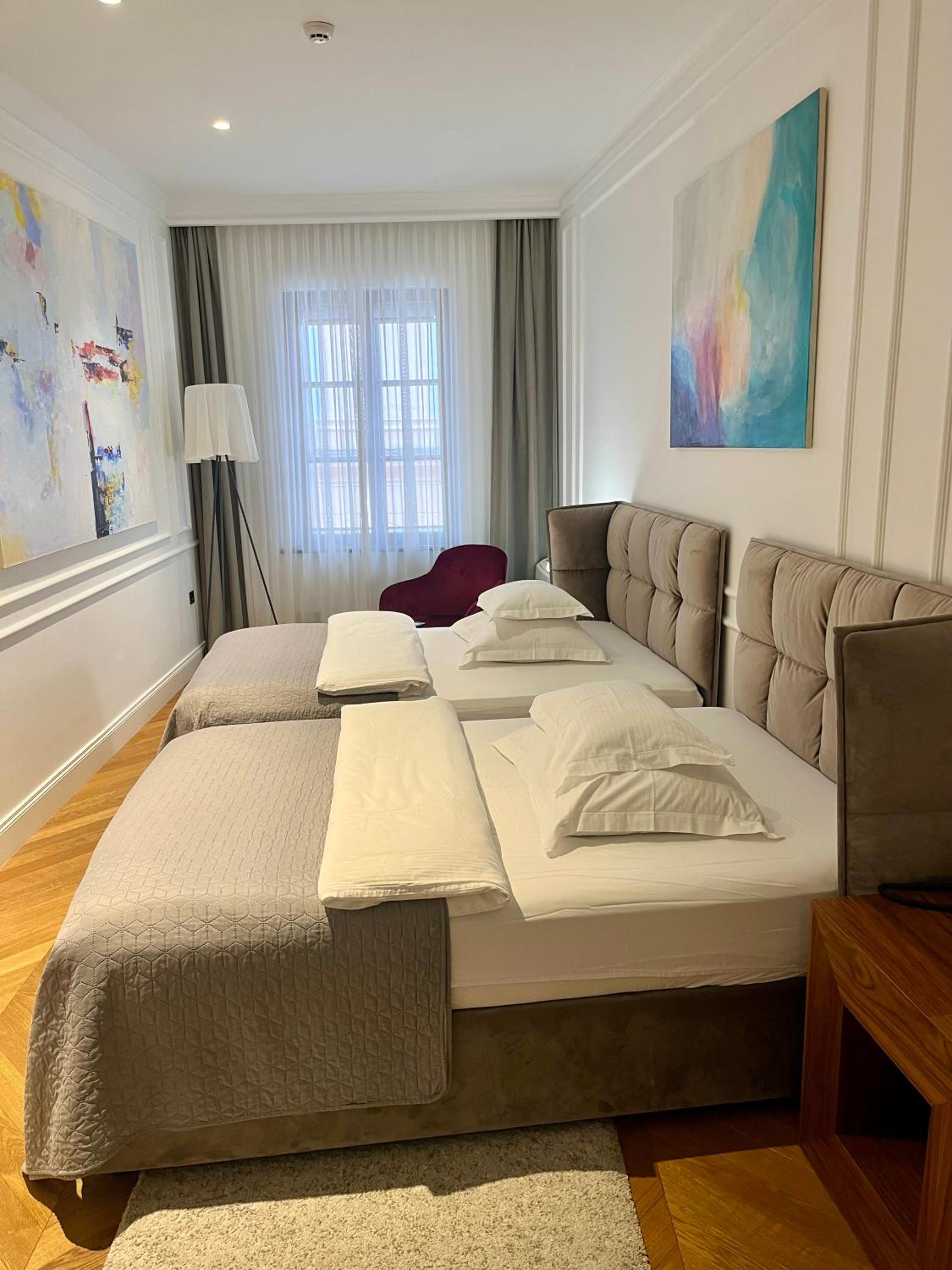 Twin Room with Bathroom photo 3