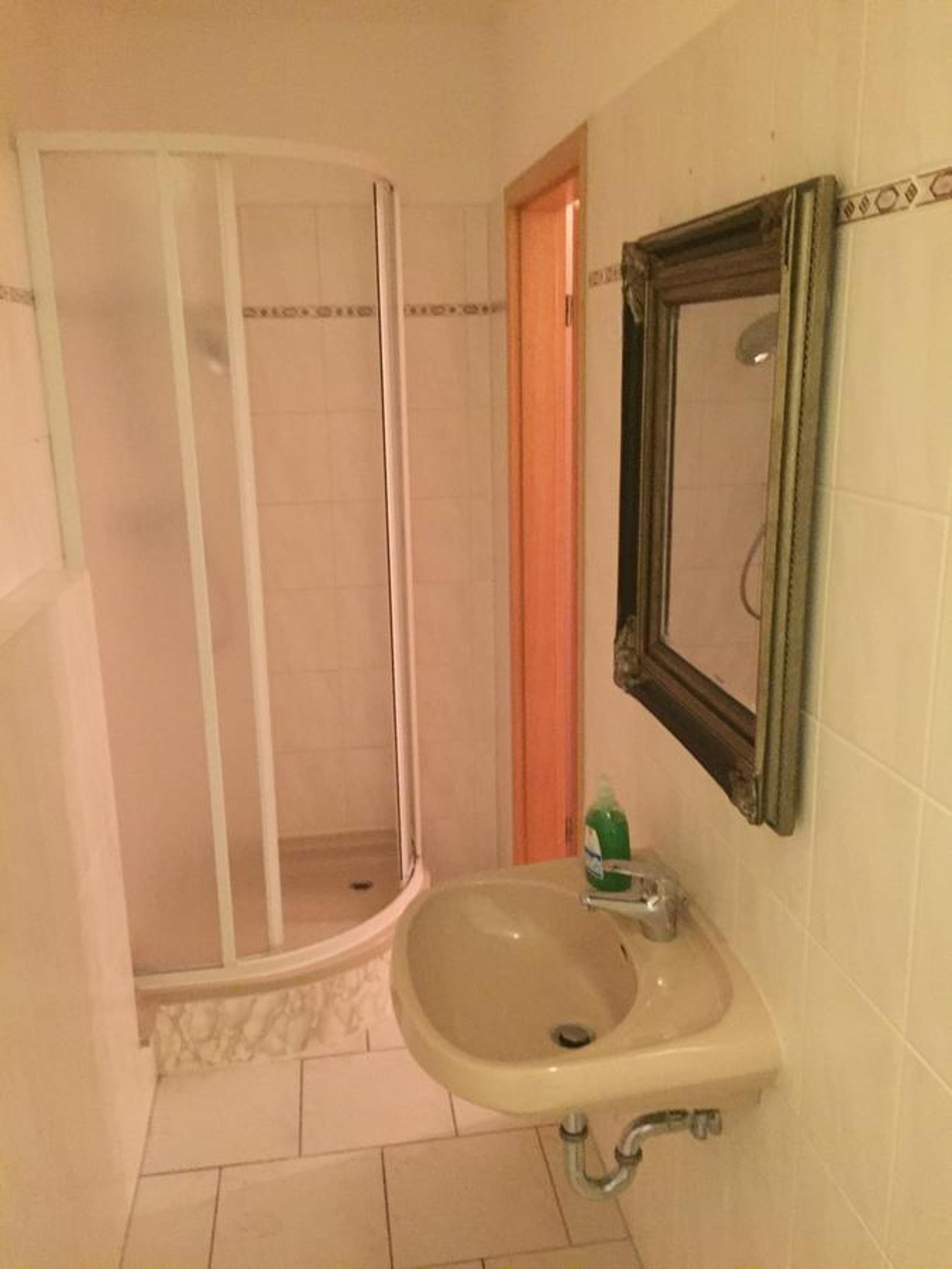 Apartment with Shower and Bath - Photo 9