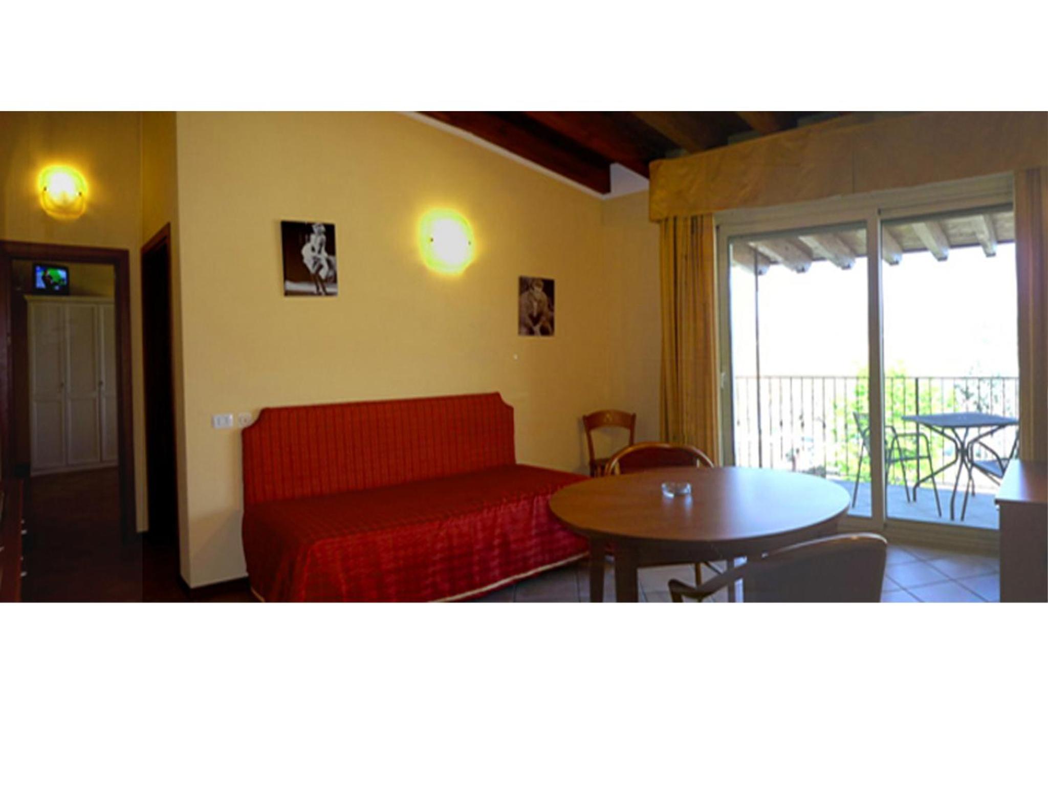 Large Family Room (2 Adults + 1 Child)
