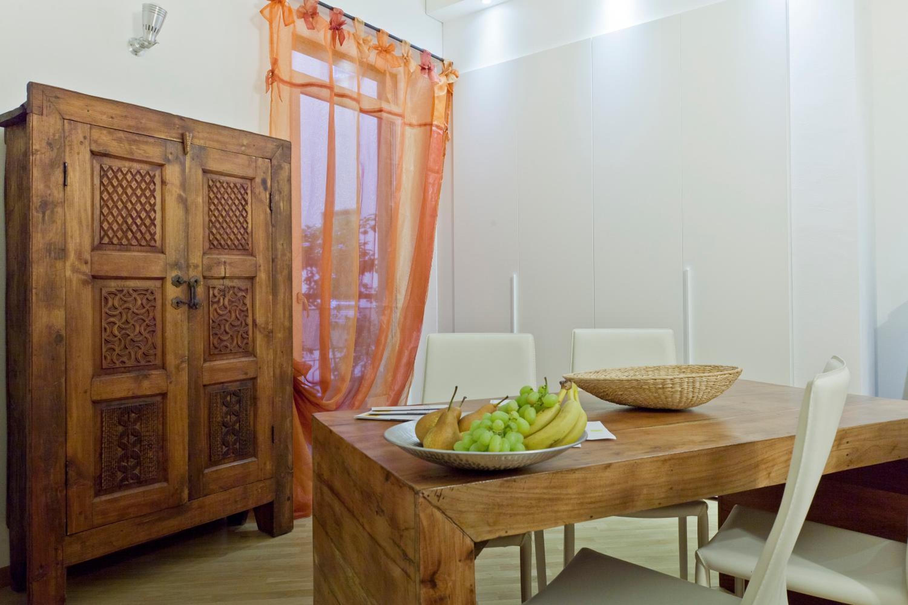 Executive Suite - Photo 8